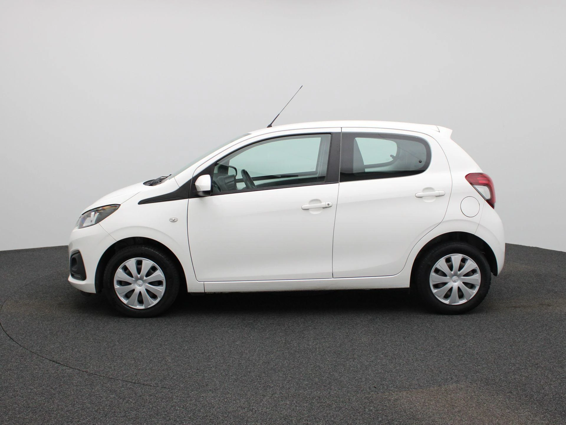 Peugeot 108 met kenteken 49100 – autofoto 5