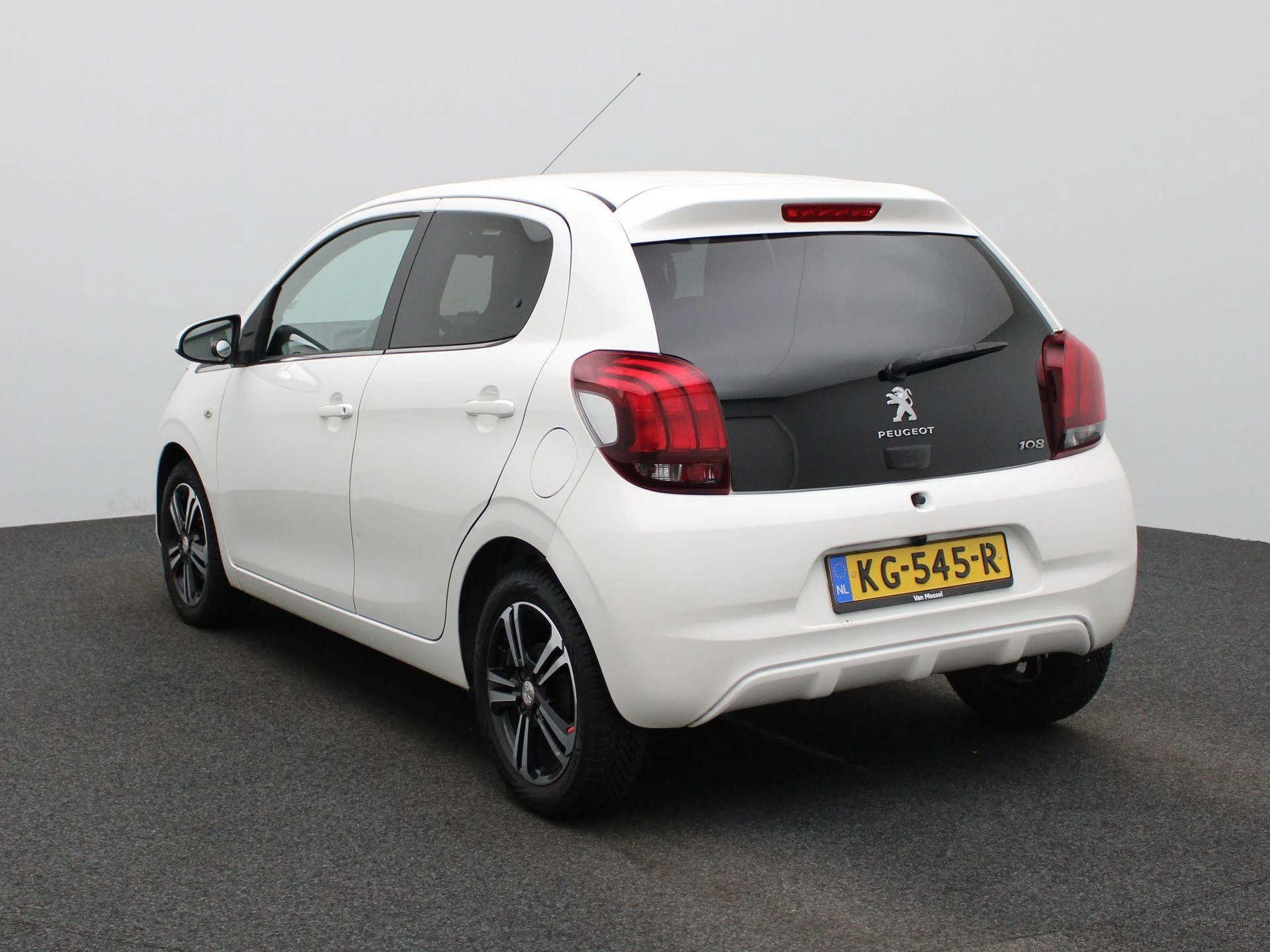Peugeot 108 met kenteken 50100 – autofoto 3