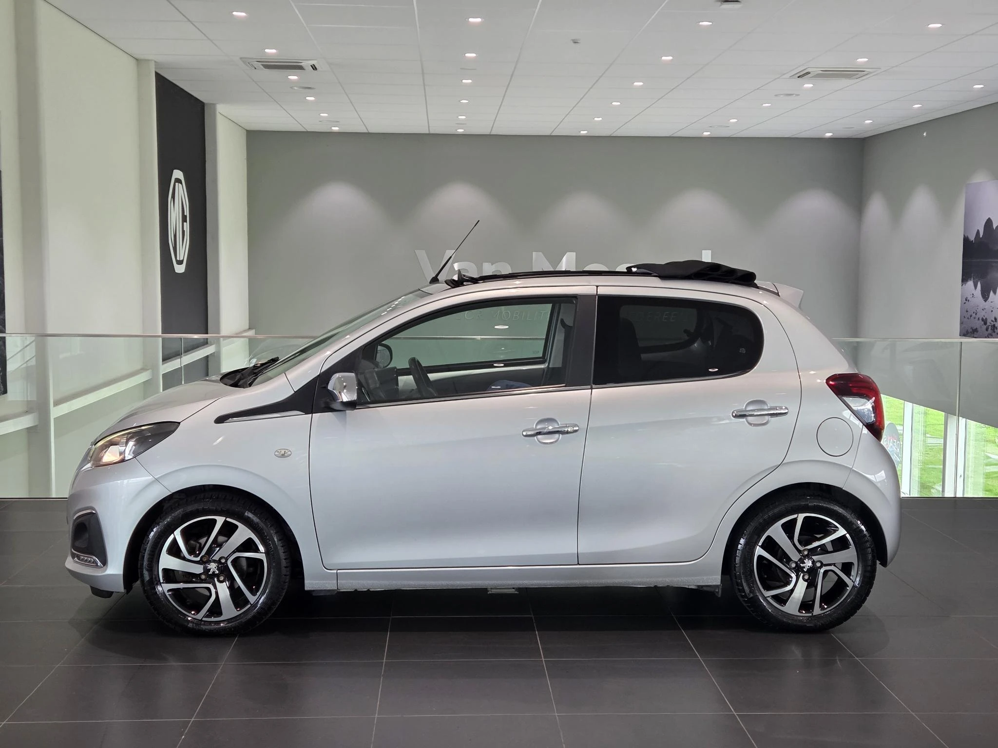 Peugeot 108 met kenteken 54100 – autofoto 4