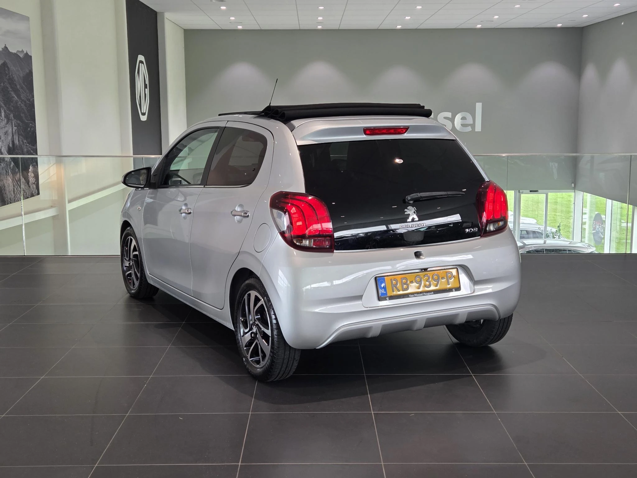 Peugeot 108 met kenteken 54100 – autofoto 5