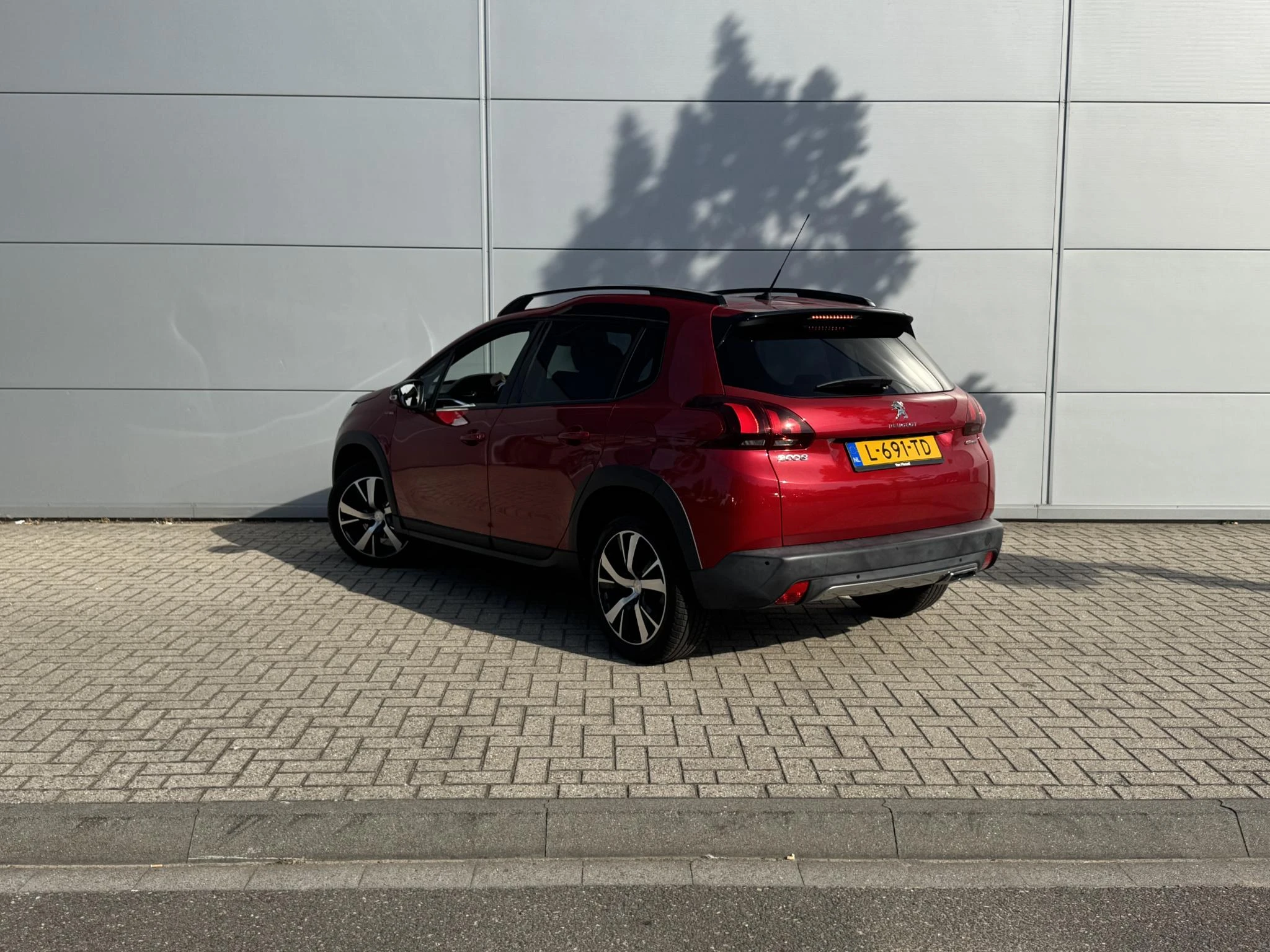 Peugeot 2008 met kenteken 44100 – autofoto 5