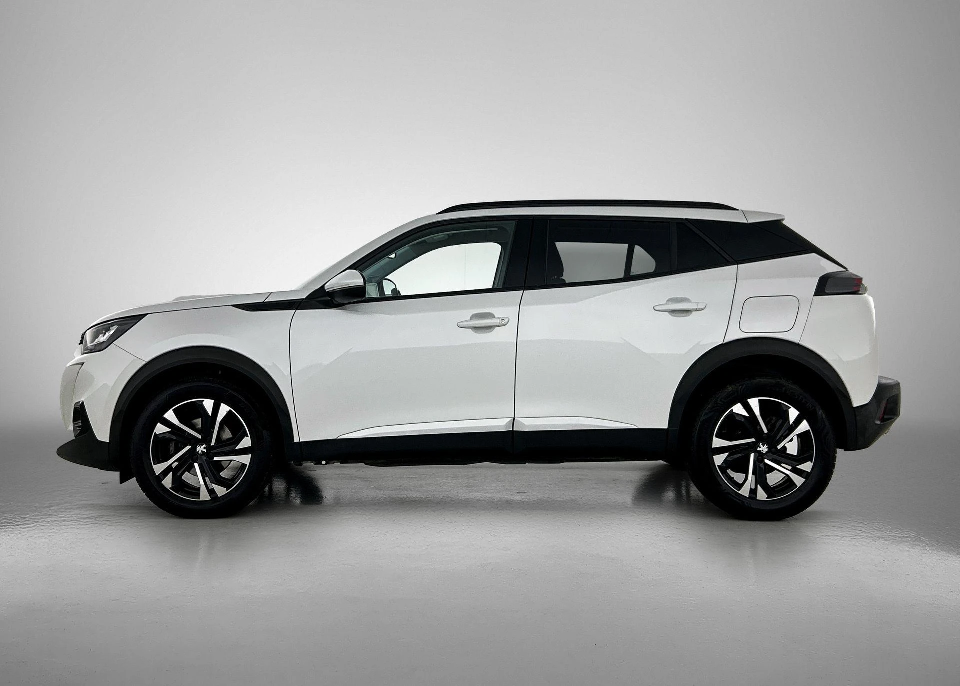 Peugeot 2008 met kenteken 46100 – autofoto 4
