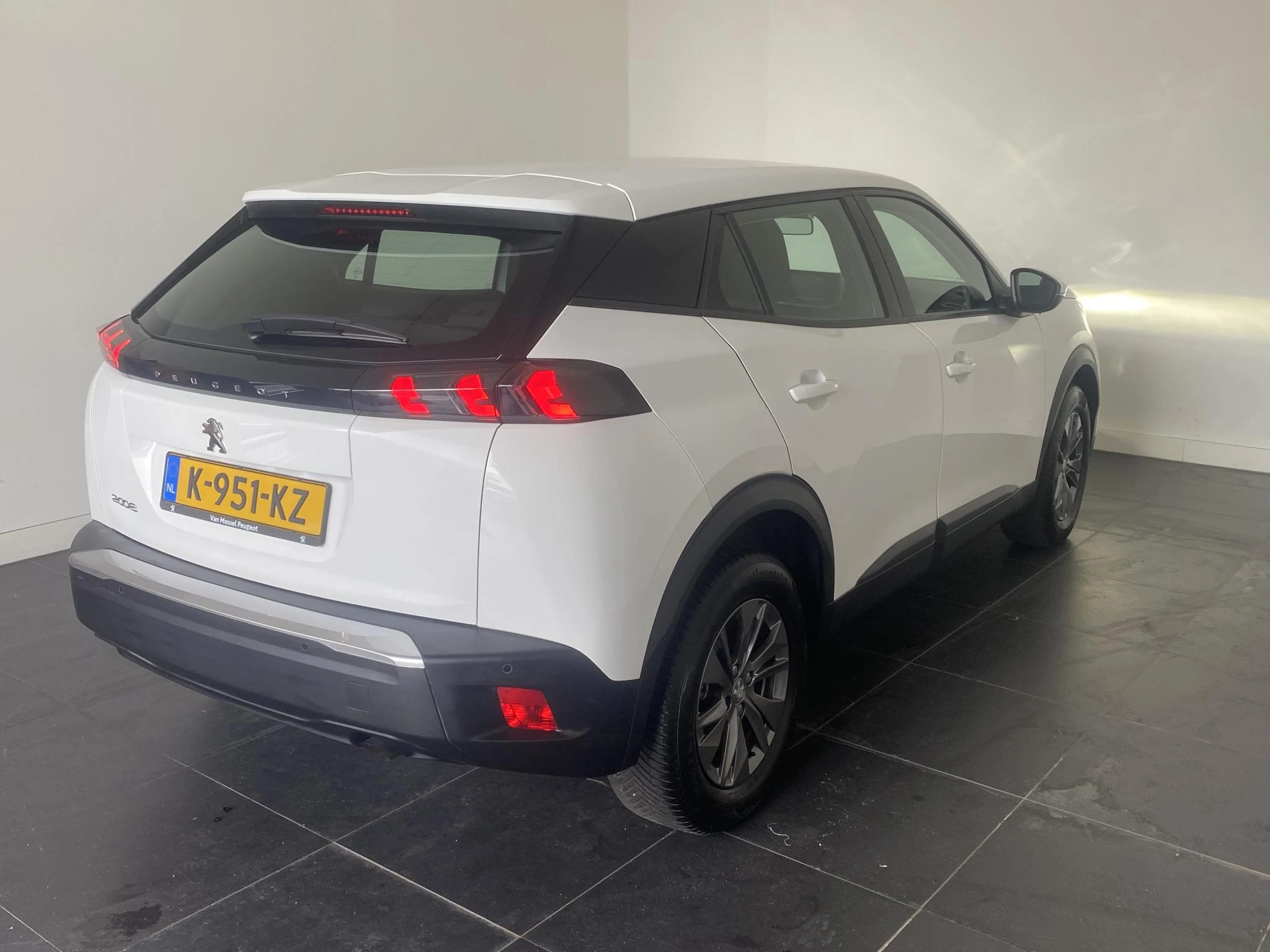 Peugeot 2008 met kenteken 55100 – autofoto 4