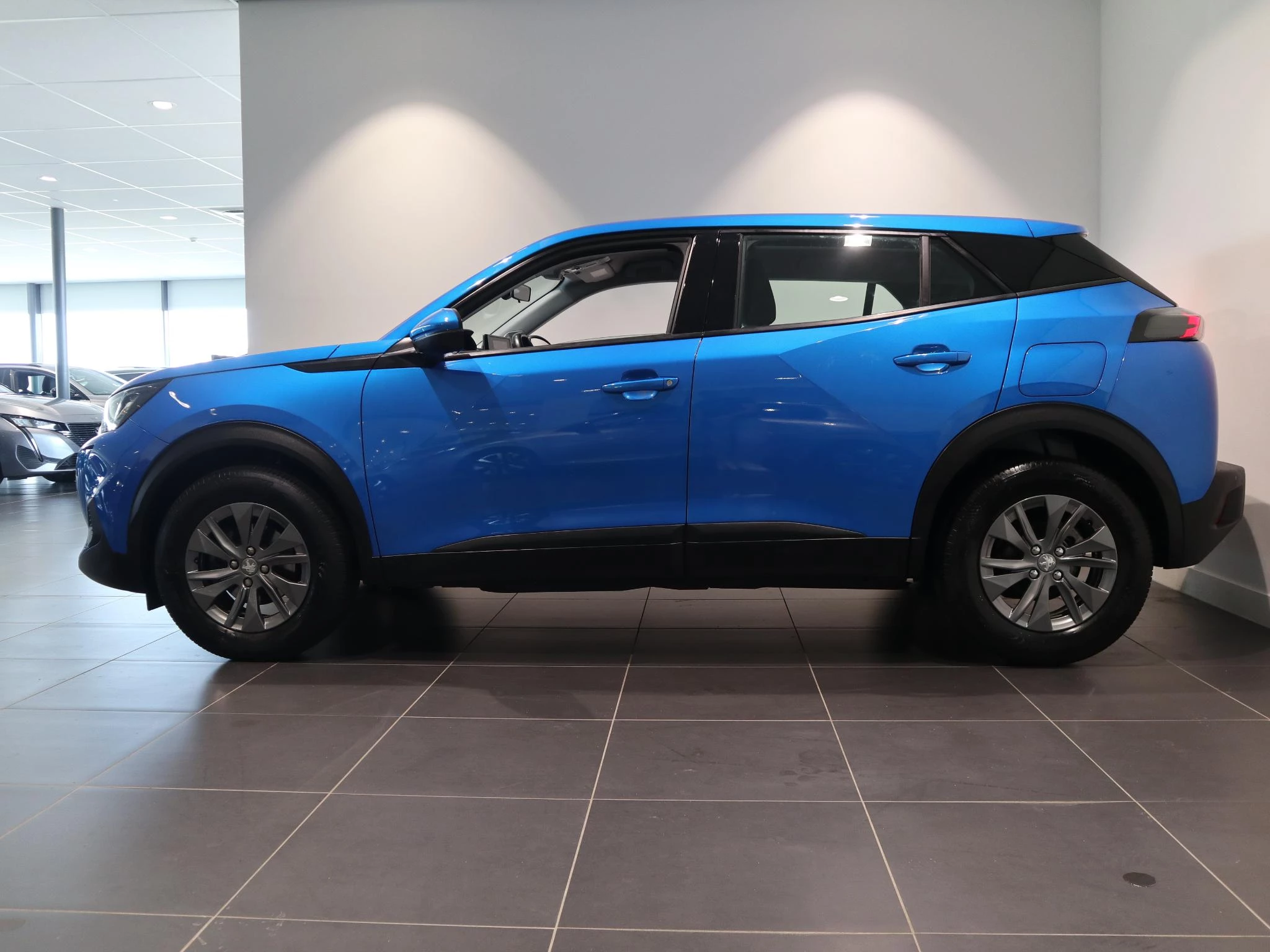 Peugeot 2008 met kenteken 55100 – autofoto 5