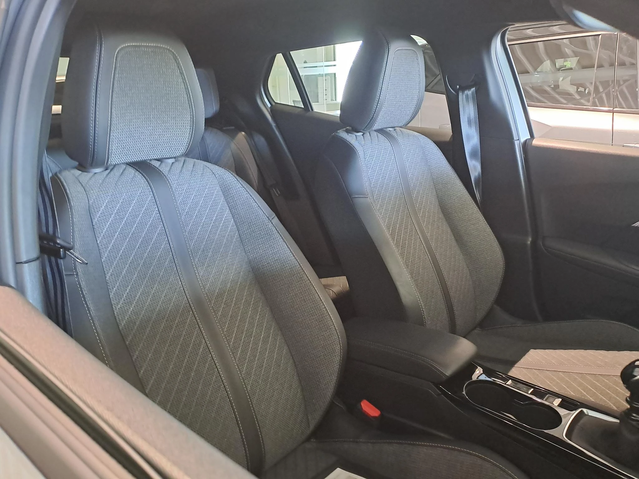 Peugeot 2008 met kenteken HKR-78-B – autofoto 4