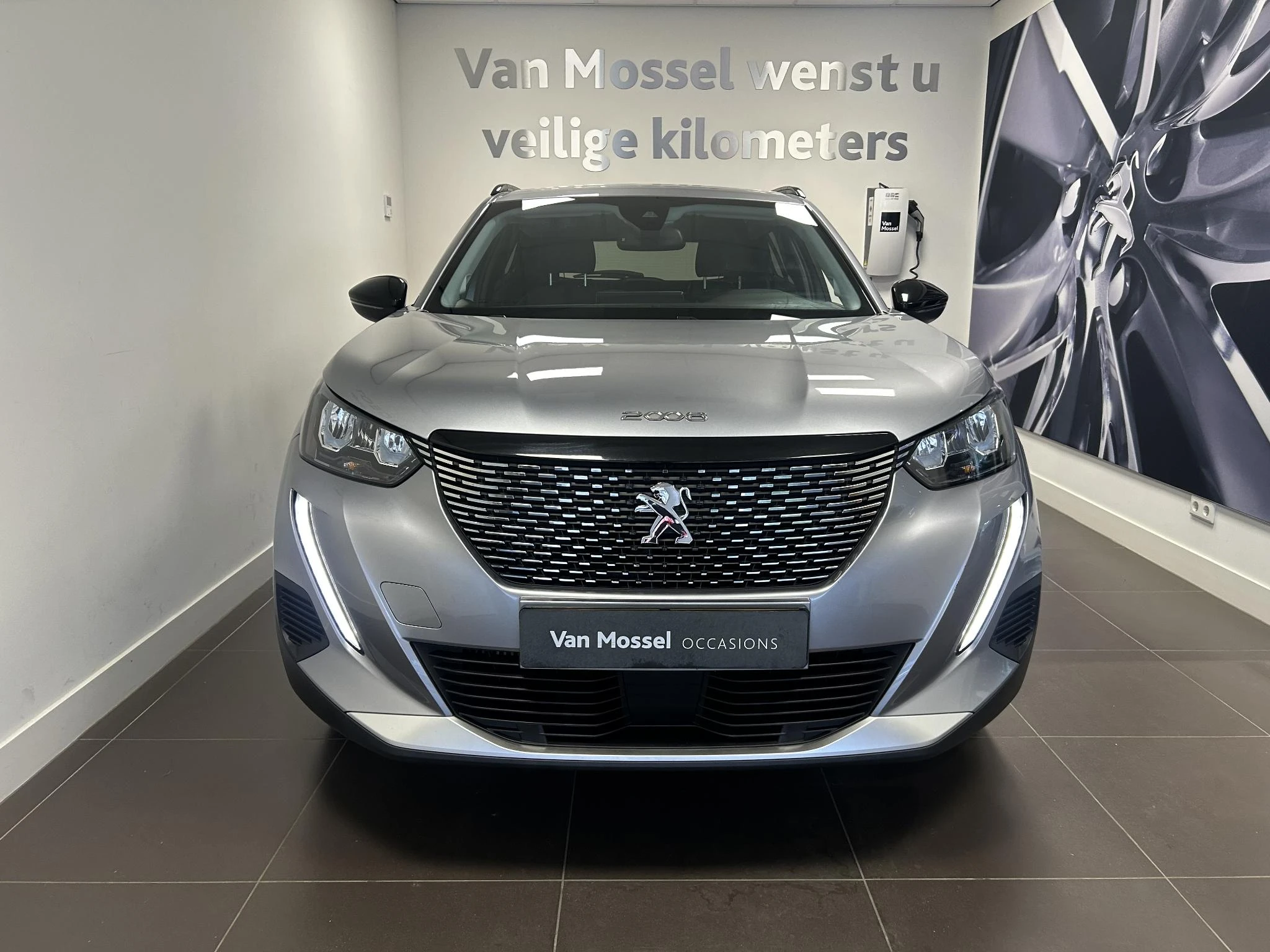 Peugeot 2008 met kenteken R-100-LD – autofoto 5
