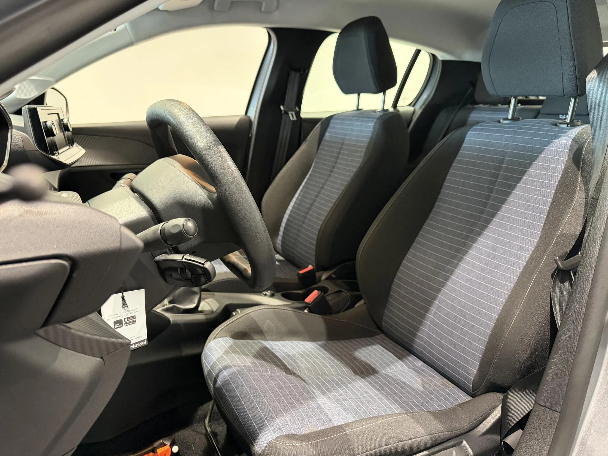 Peugeot 208 met kenteken 48100 – autofoto 5