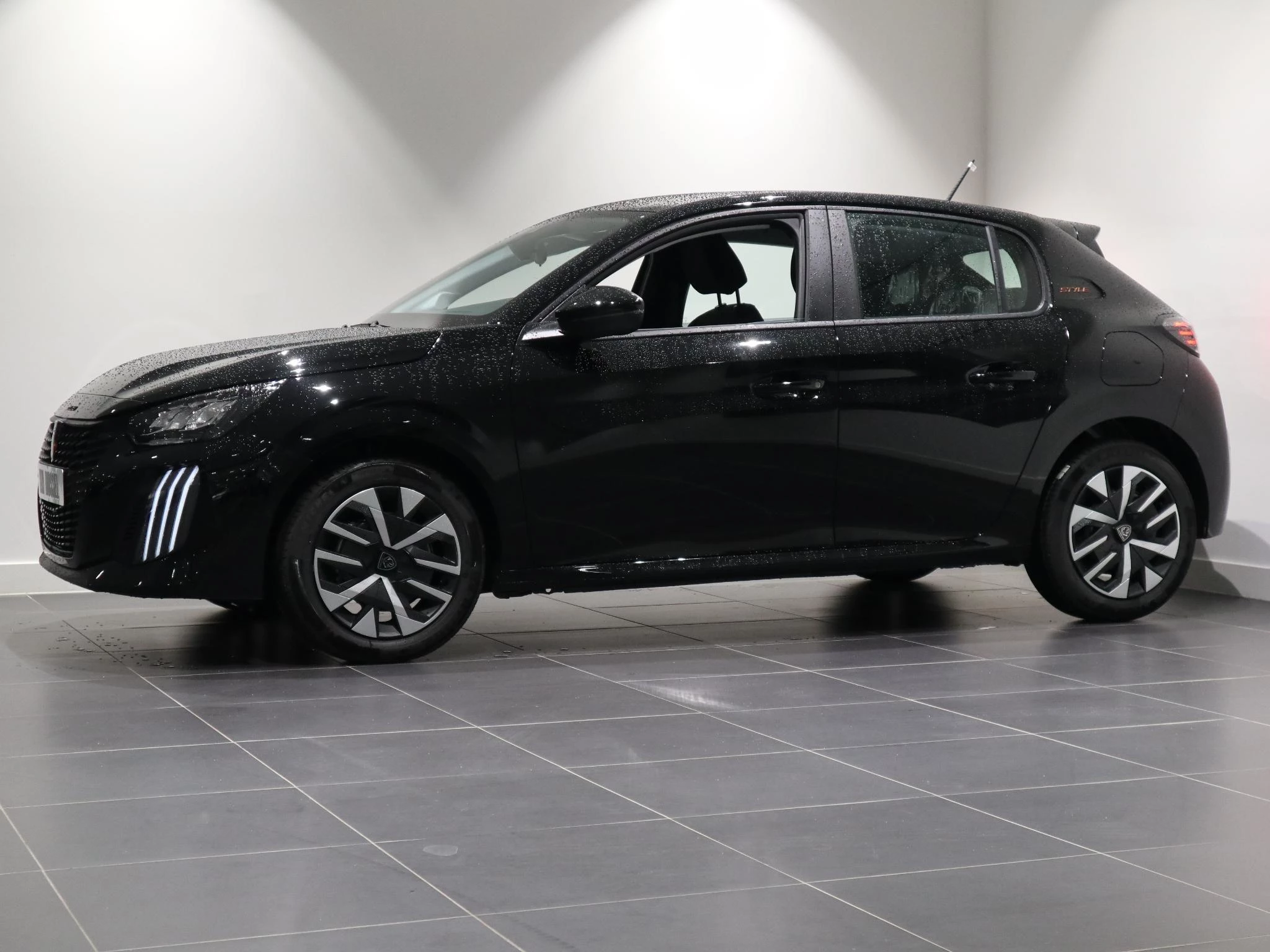 Peugeot 208 met kenteken GRF-51-H – autofoto 5