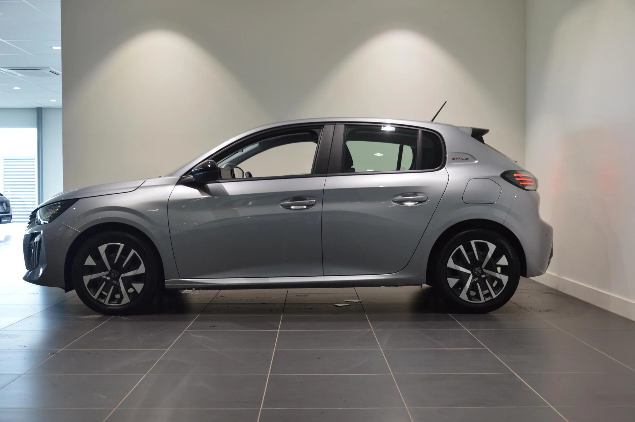 Peugeot 208 met kenteken JDL-01-N – autofoto 5