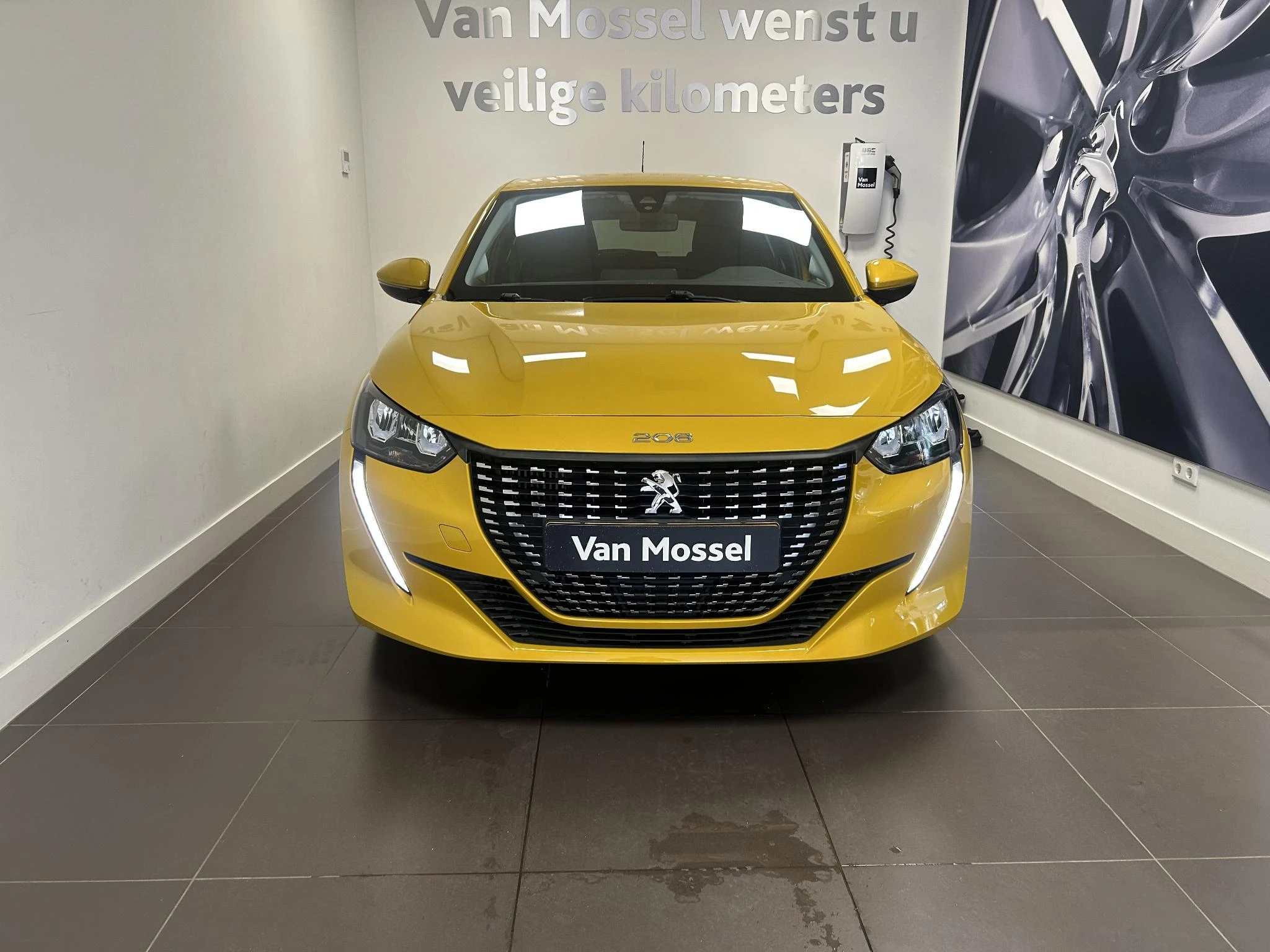 Peugeot 208 met kenteken L-508-JB – autofoto 4