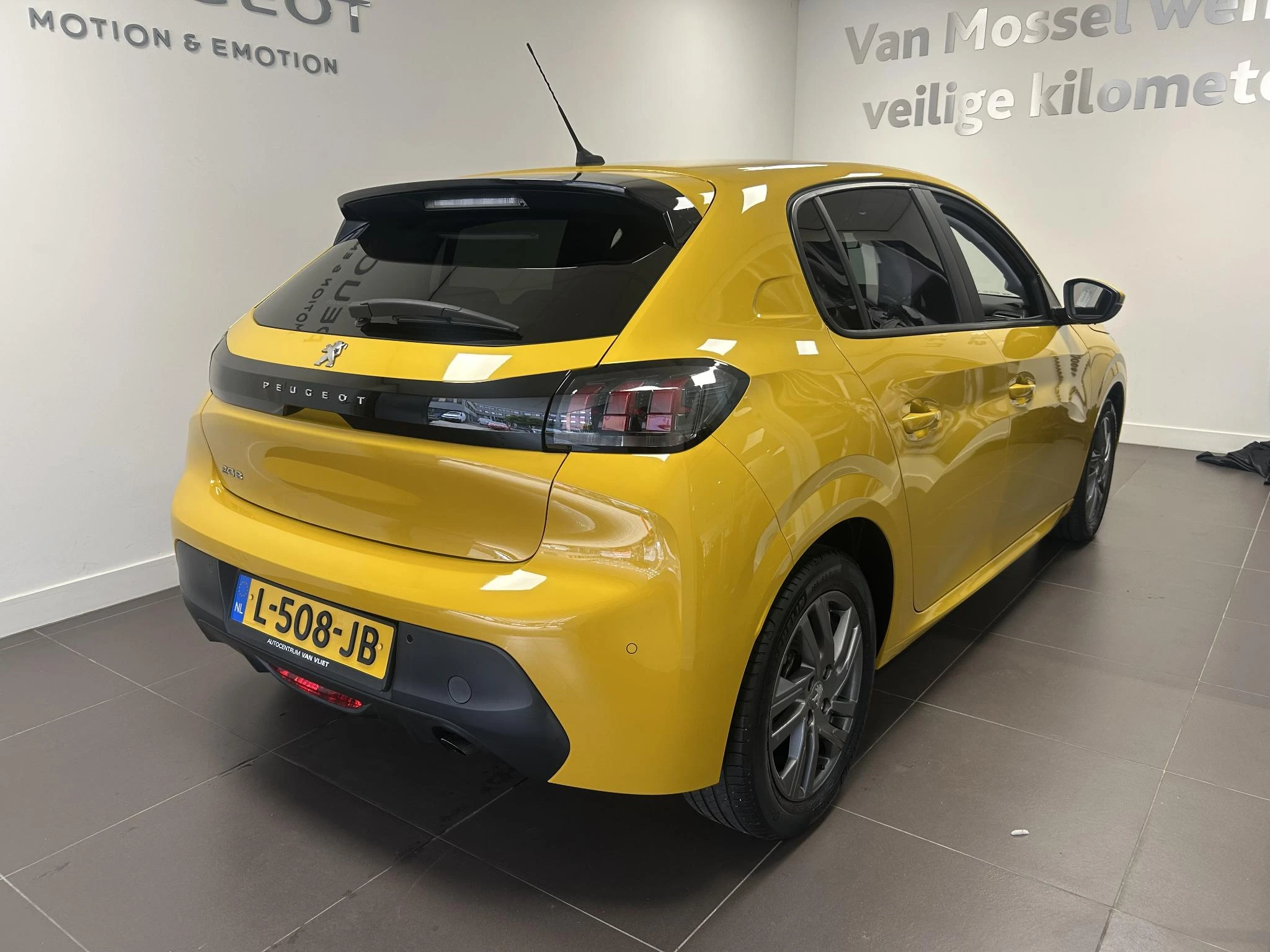 Peugeot 208 met kenteken L-508-JB – autofoto 5