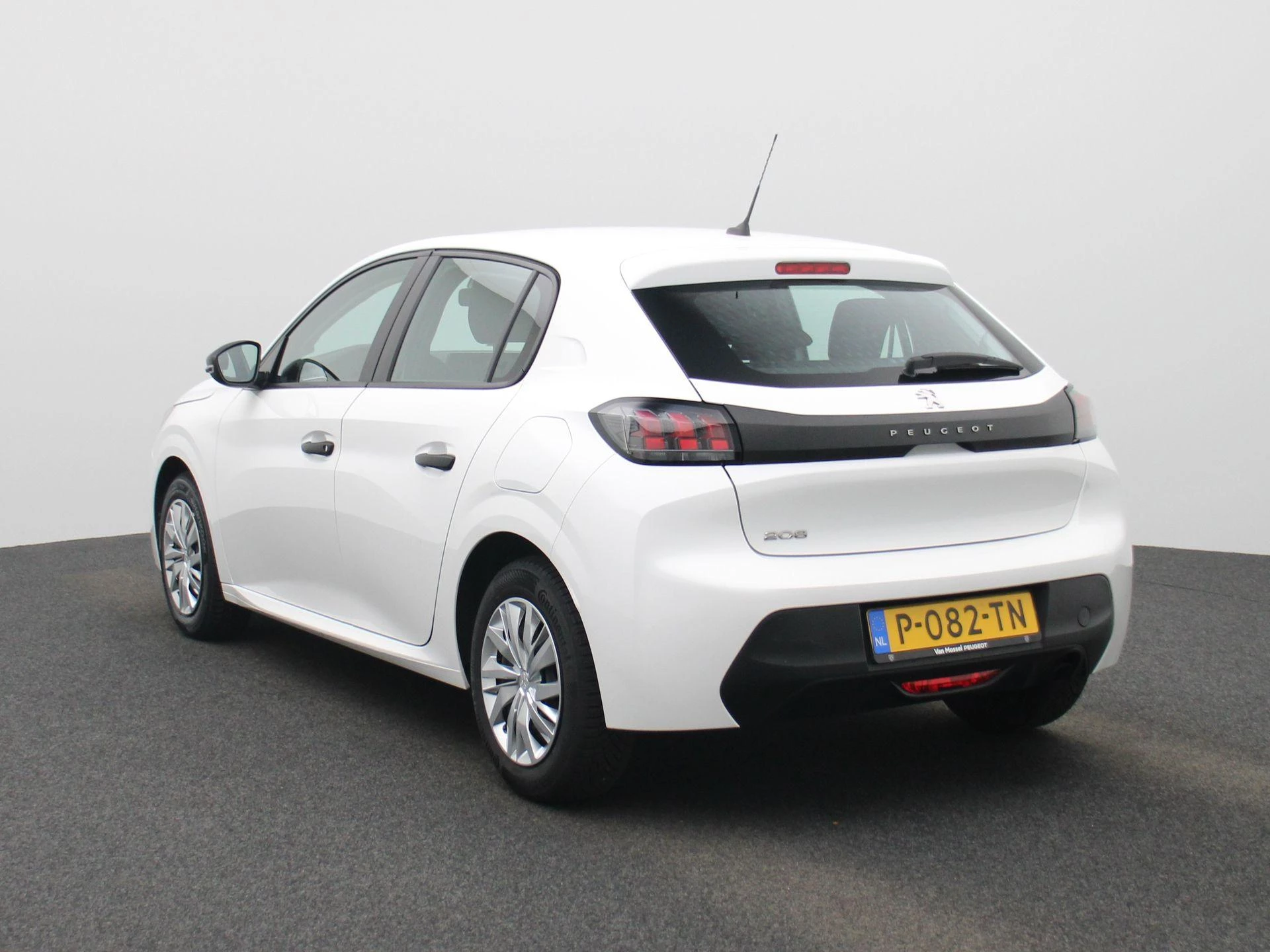 Peugeot 208 met kenteken P-082-TN – autofoto 3
