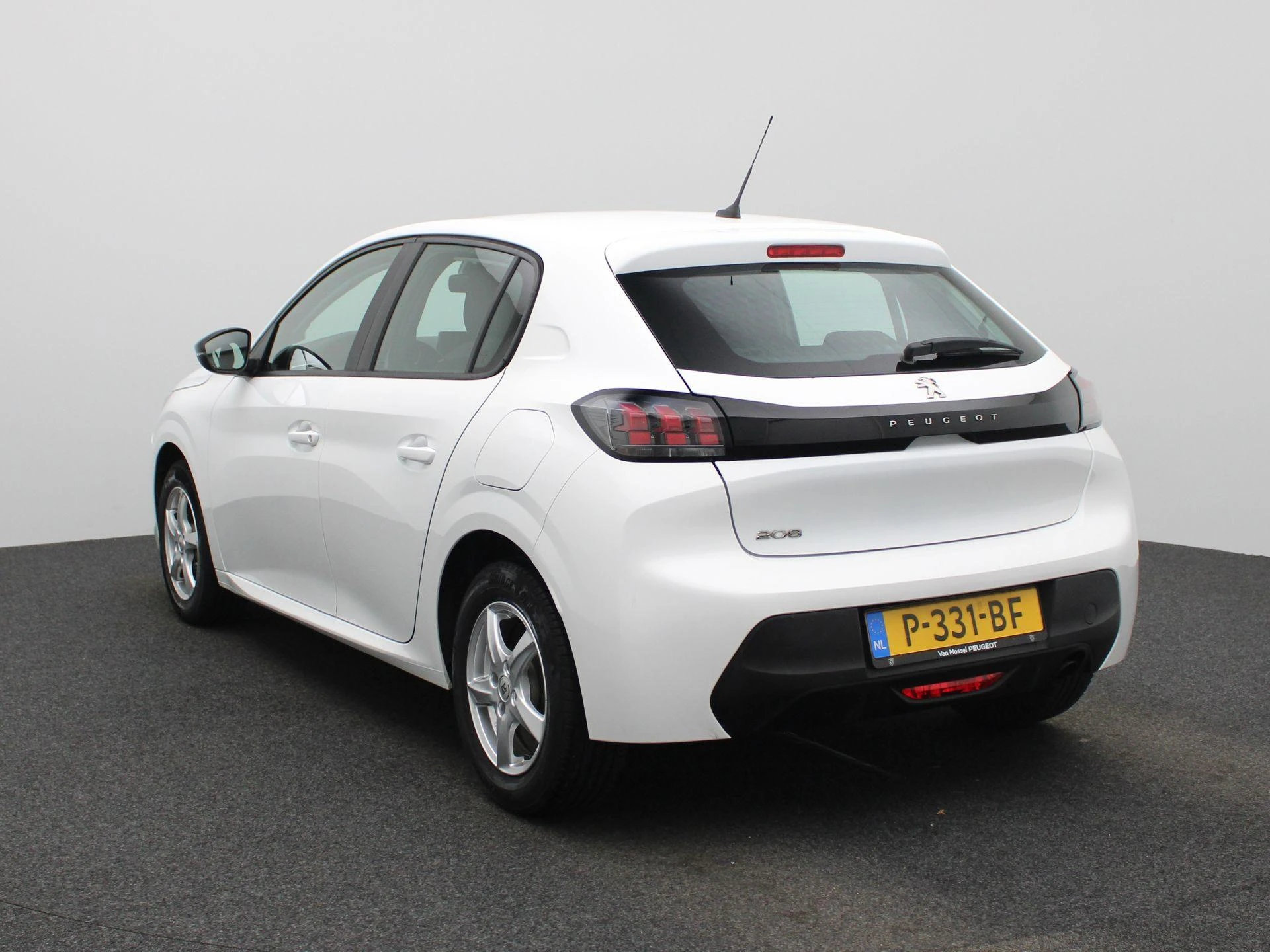 Peugeot 208 met kenteken P-331-BF – autofoto 3
