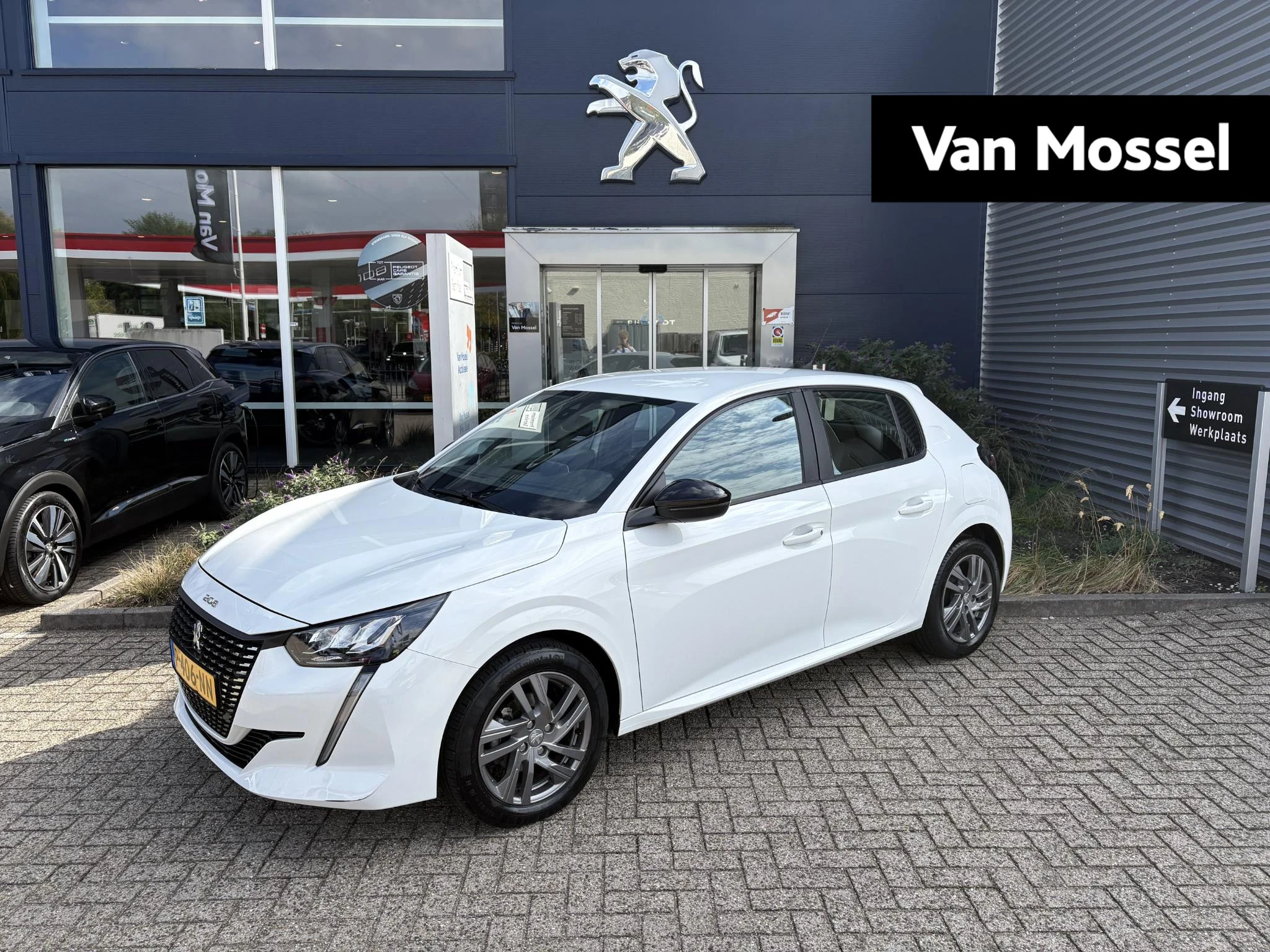 Peugeot 208 met kenteken P-406-NN – autofoto 2