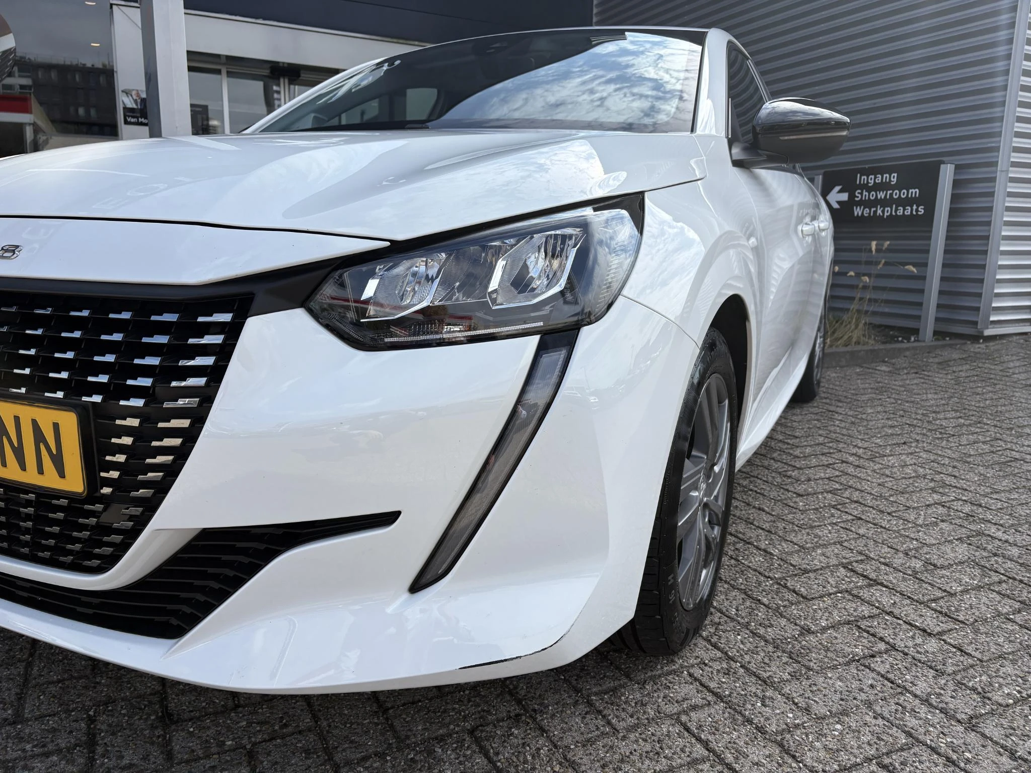 Peugeot 208 met kenteken P-406-NN – autofoto 4