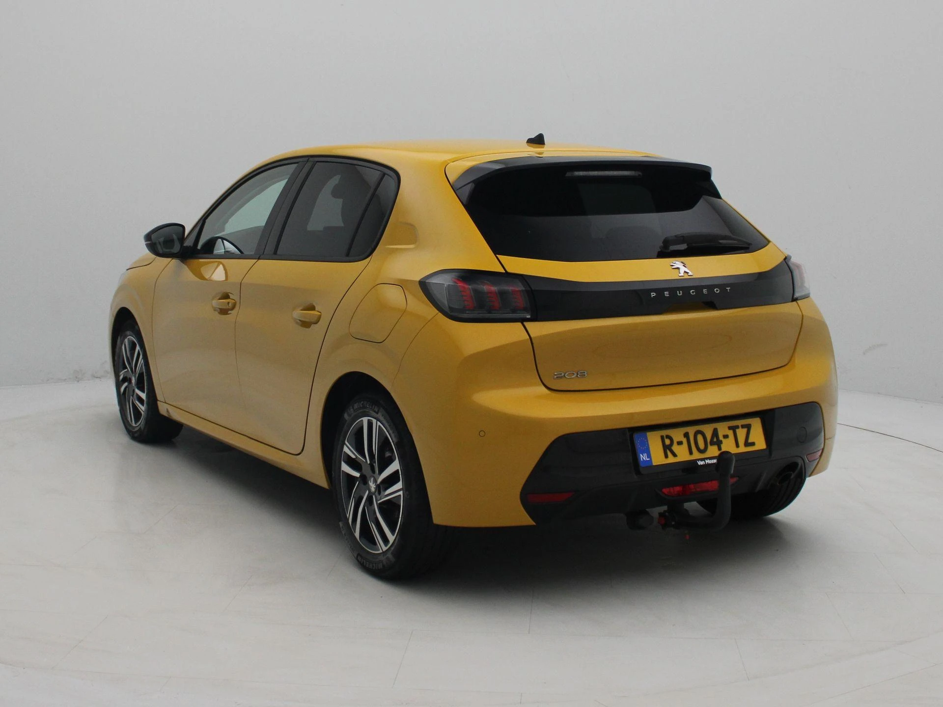 Peugeot 208 met kenteken R-104-TZ – autofoto 3
