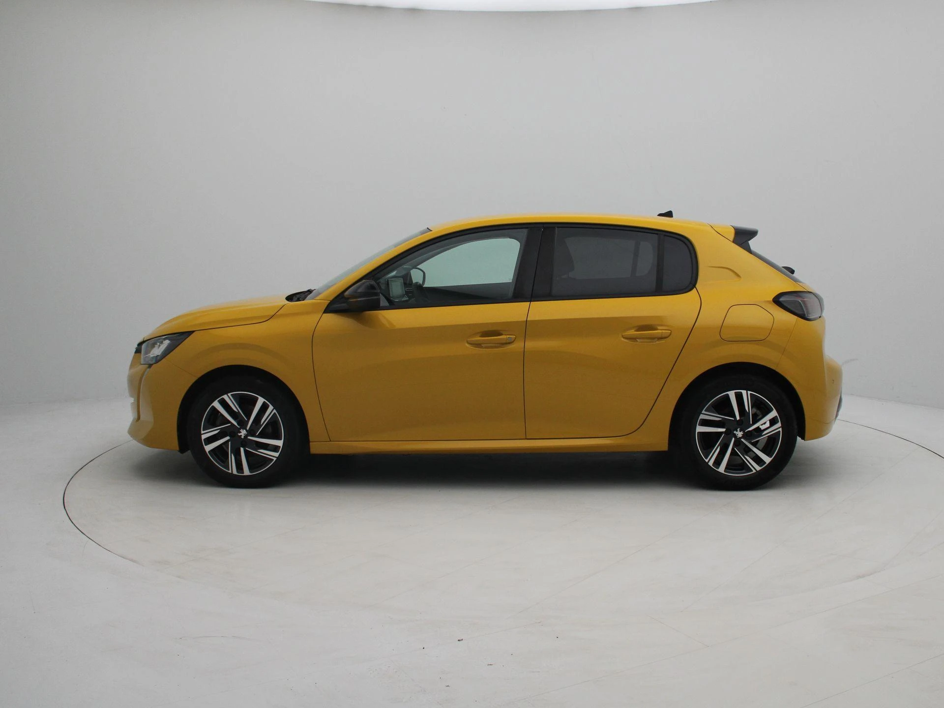 Peugeot 208 met kenteken R-104-TZ – autofoto 5