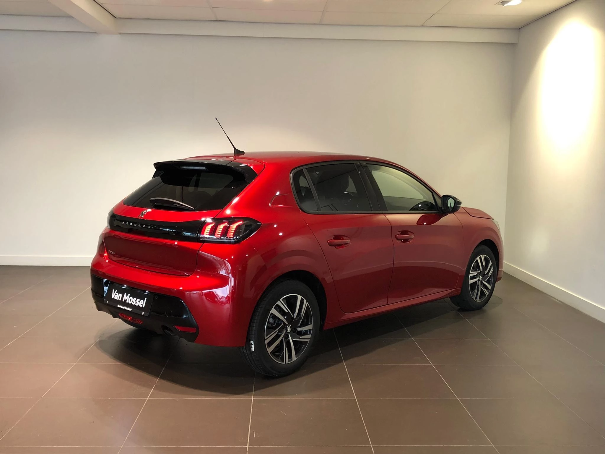 Peugeot 208 met kenteken R-548-VK – autofoto 4