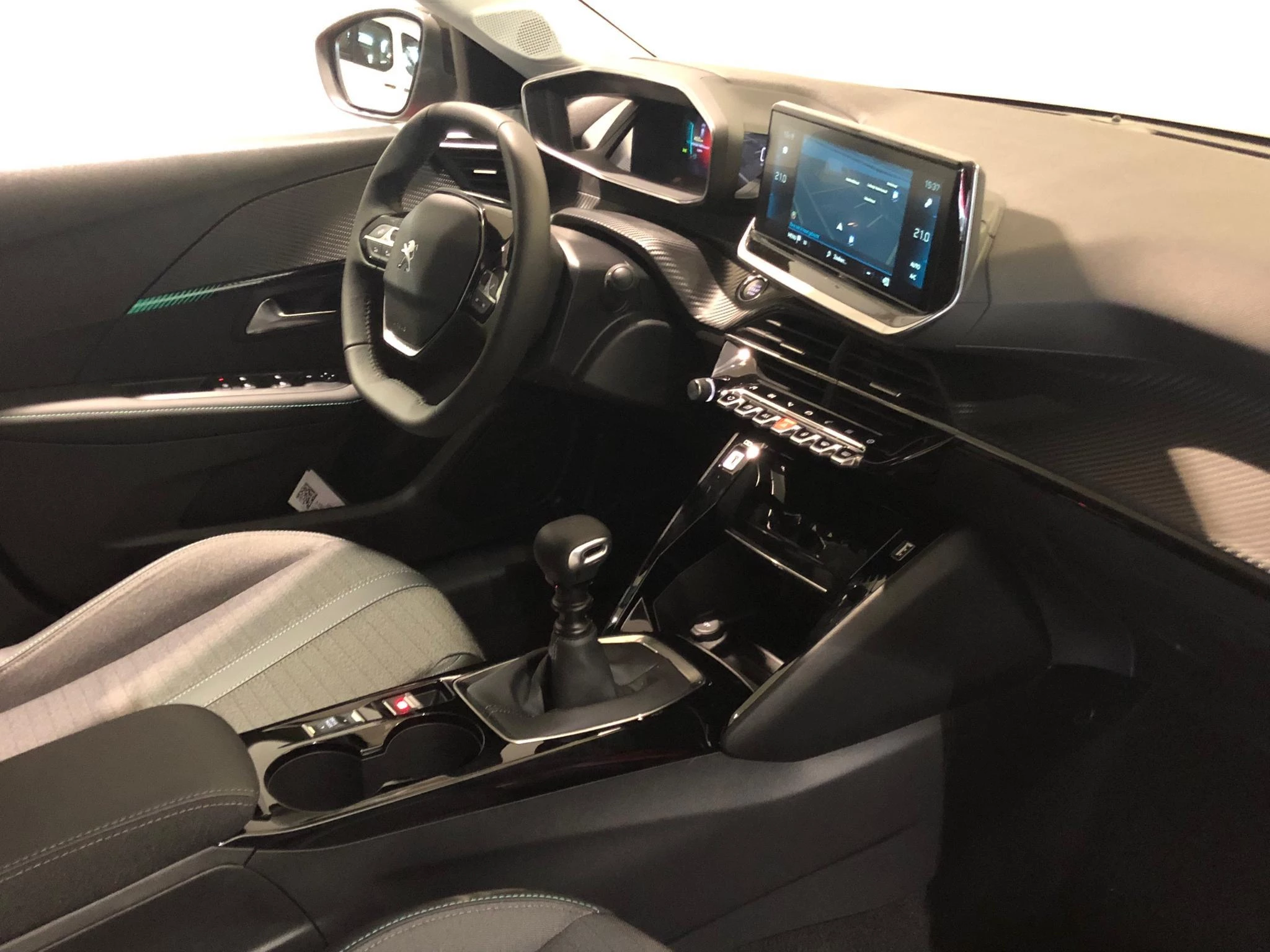 Peugeot 208 met kenteken R-548-VK – autofoto 5
