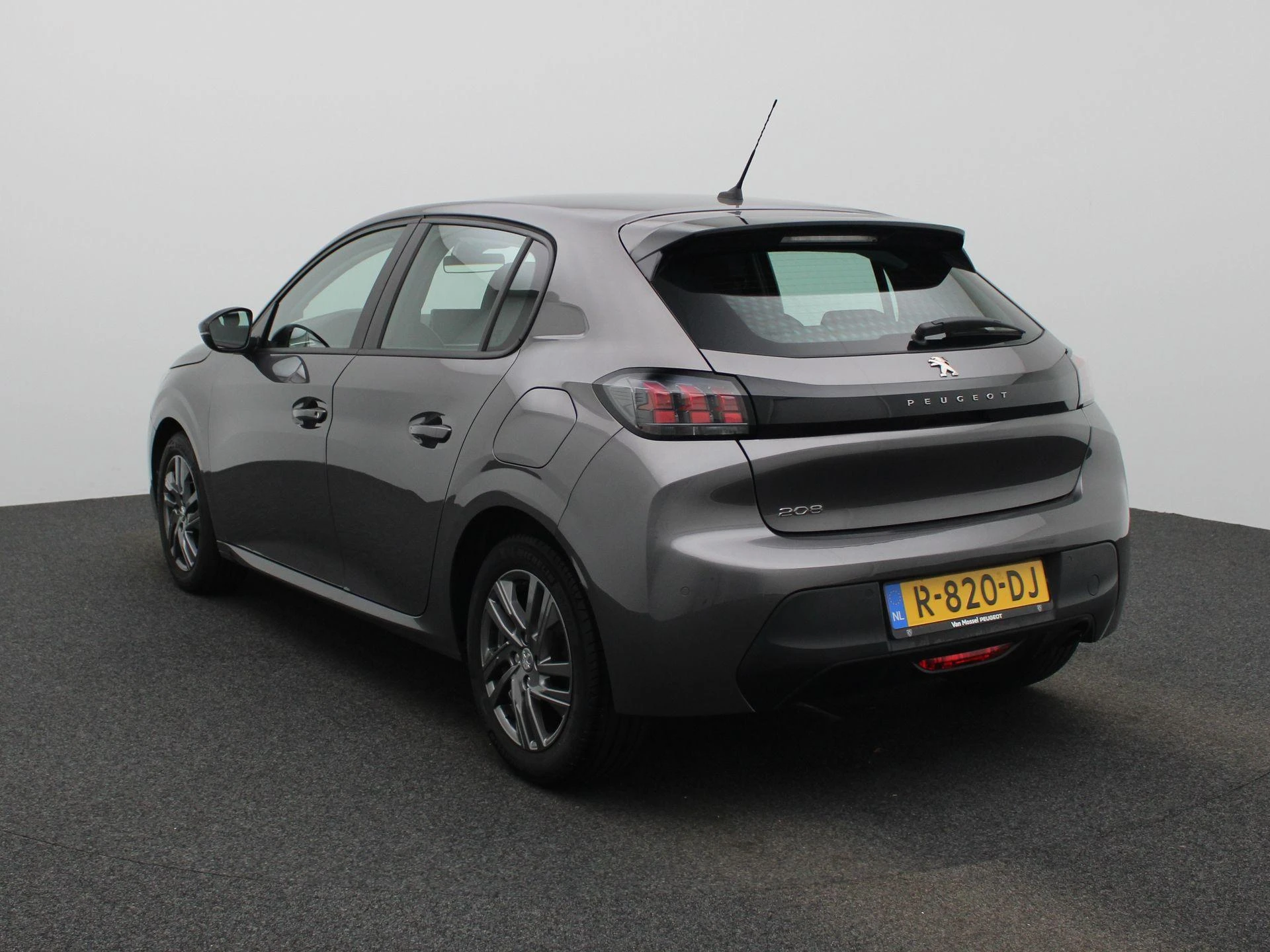 Peugeot 208 met kenteken R-820-DJ – autofoto 3