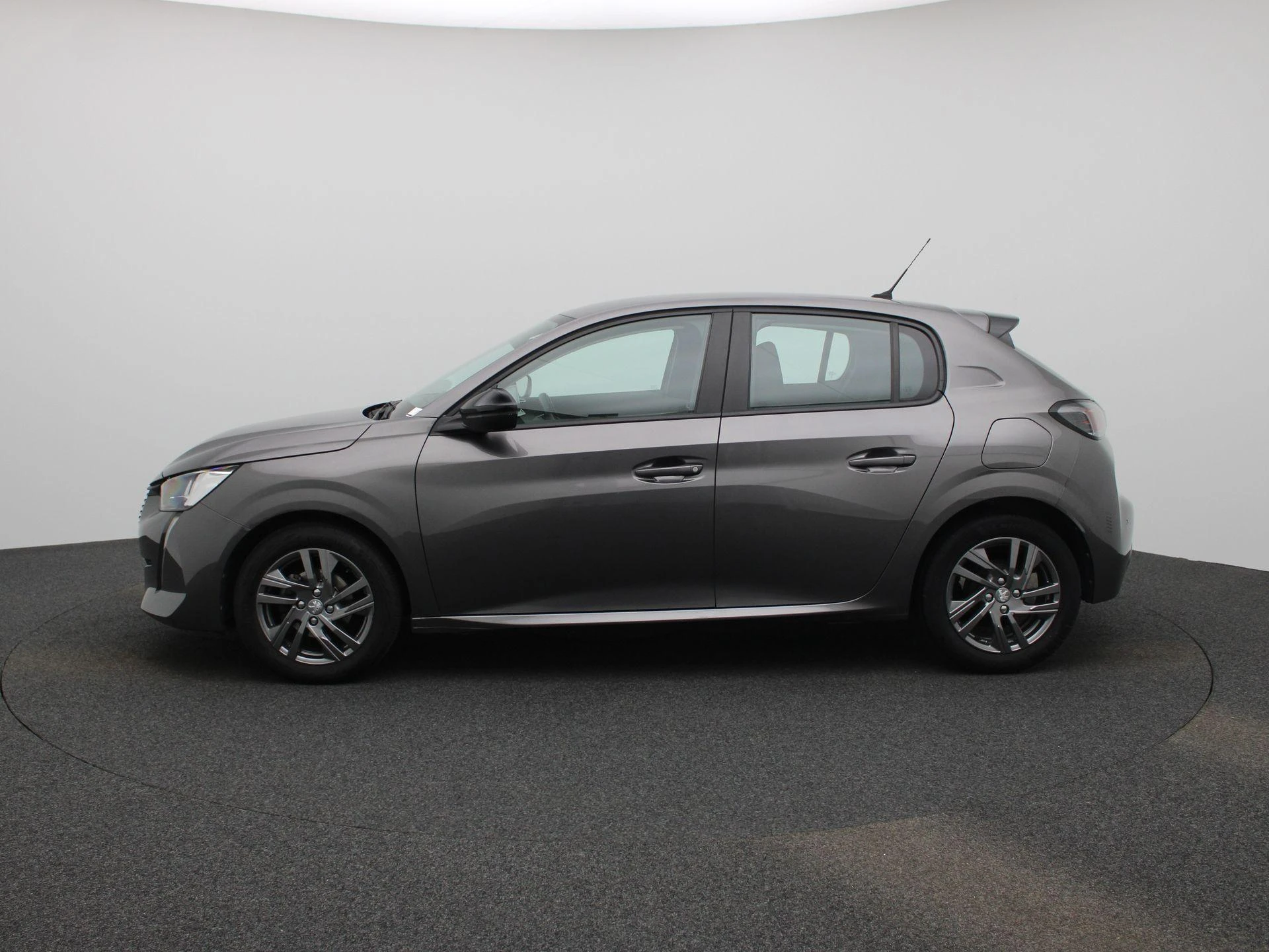 Peugeot 208 met kenteken R-820-DJ – autofoto 5