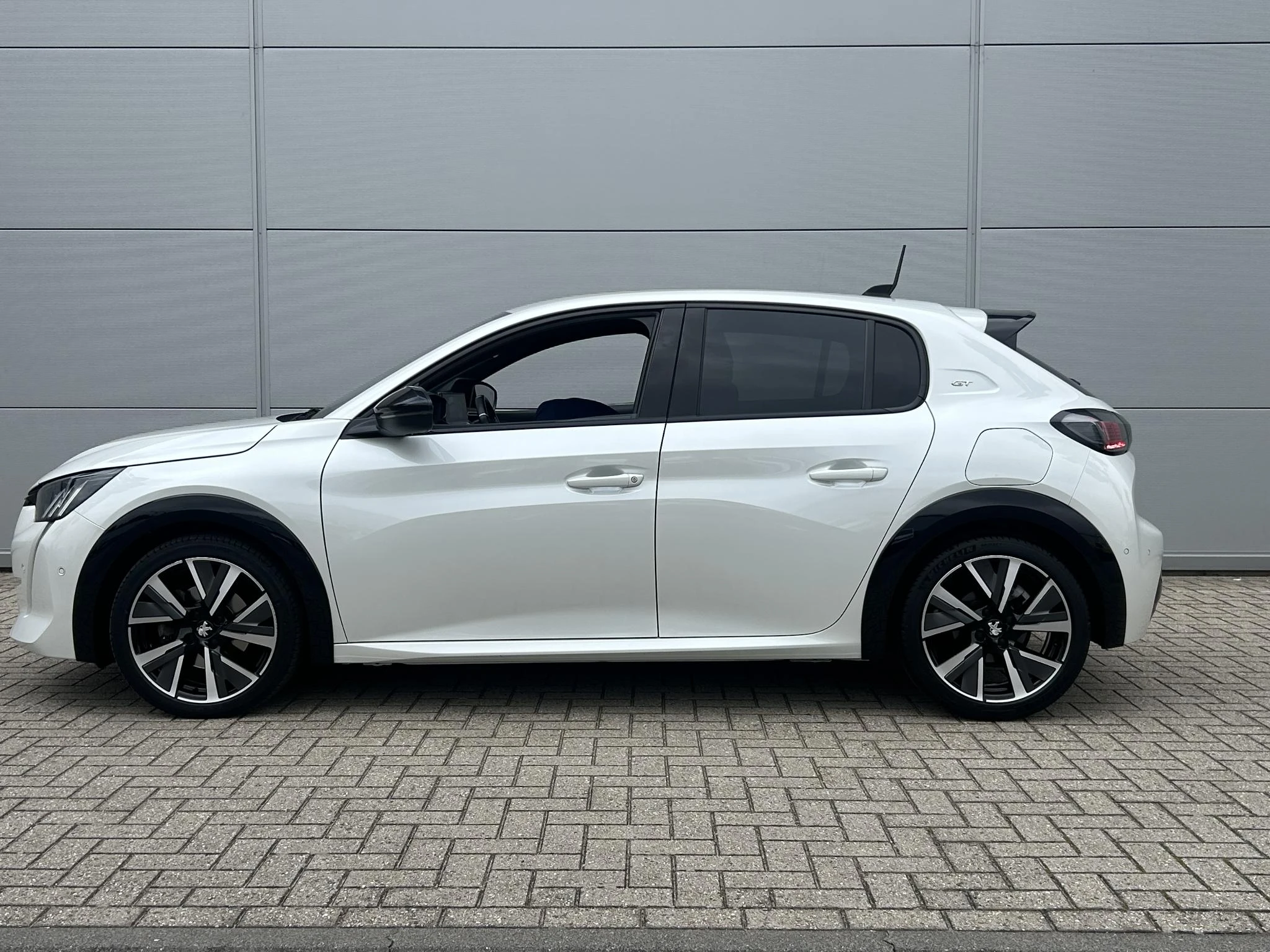 Peugeot 208 met kenteken R-822-LS – autofoto 5