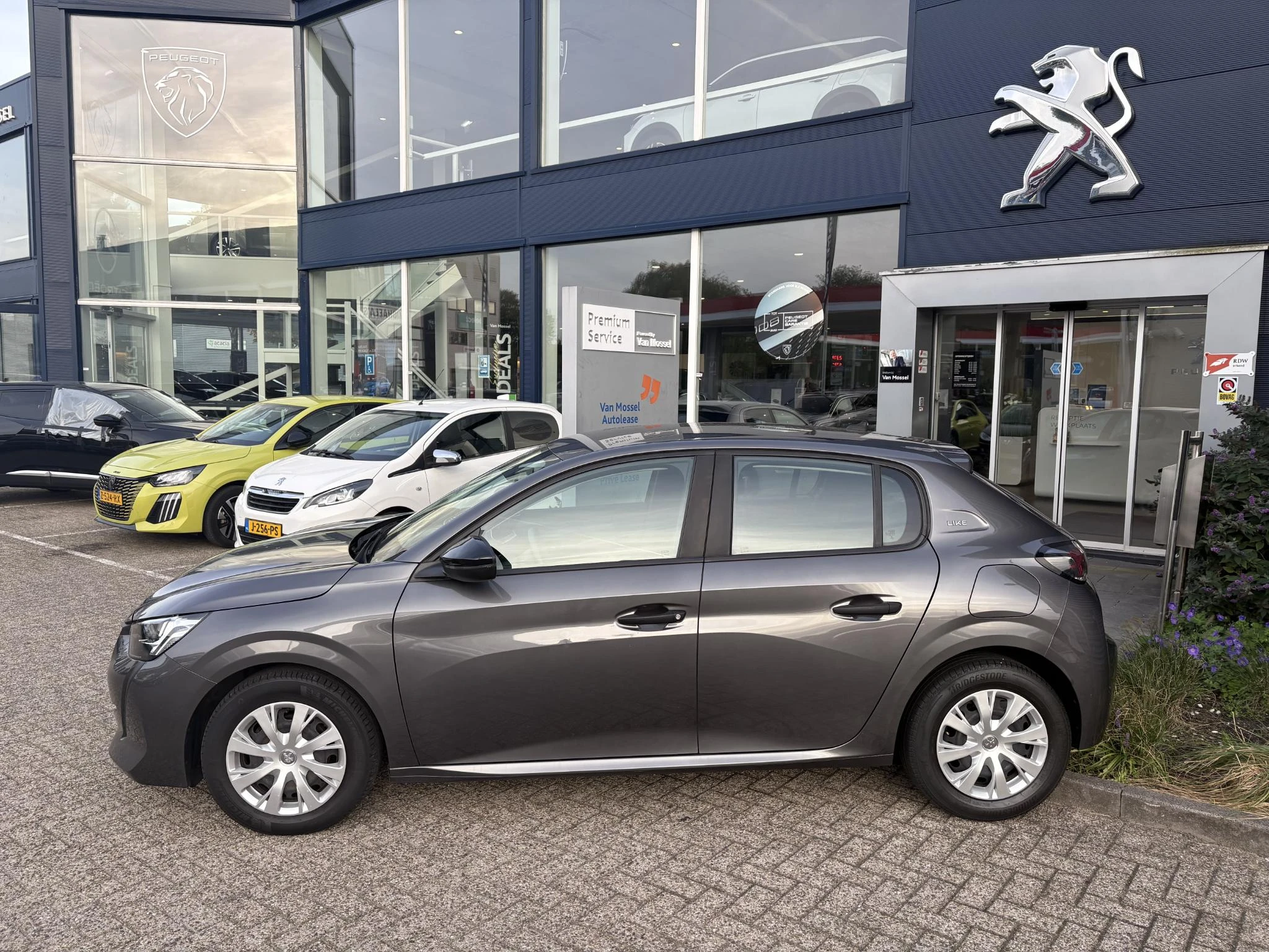 Peugeot 208 met kenteken R-947-ZL – autofoto 5