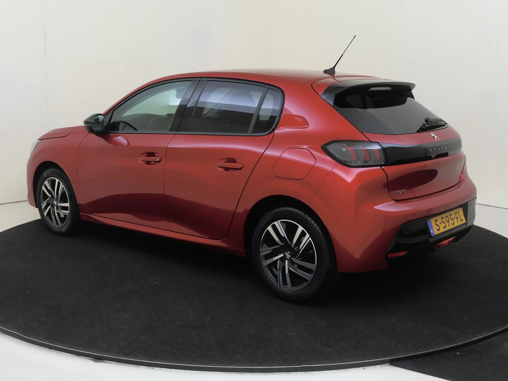Peugeot 208 met kenteken S-595-FL – autofoto 4