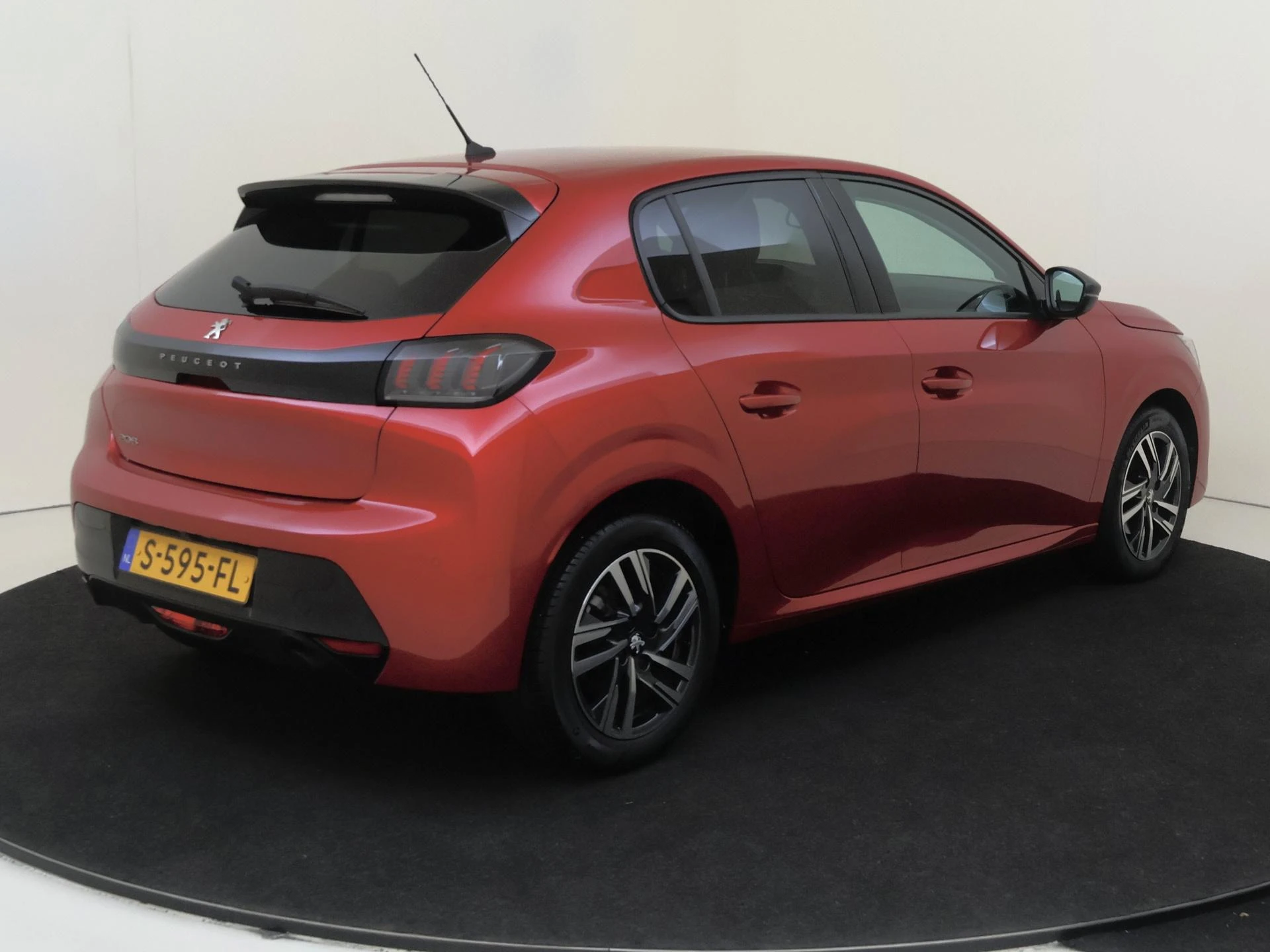 Peugeot 208 met kenteken S-595-FL – autofoto 5