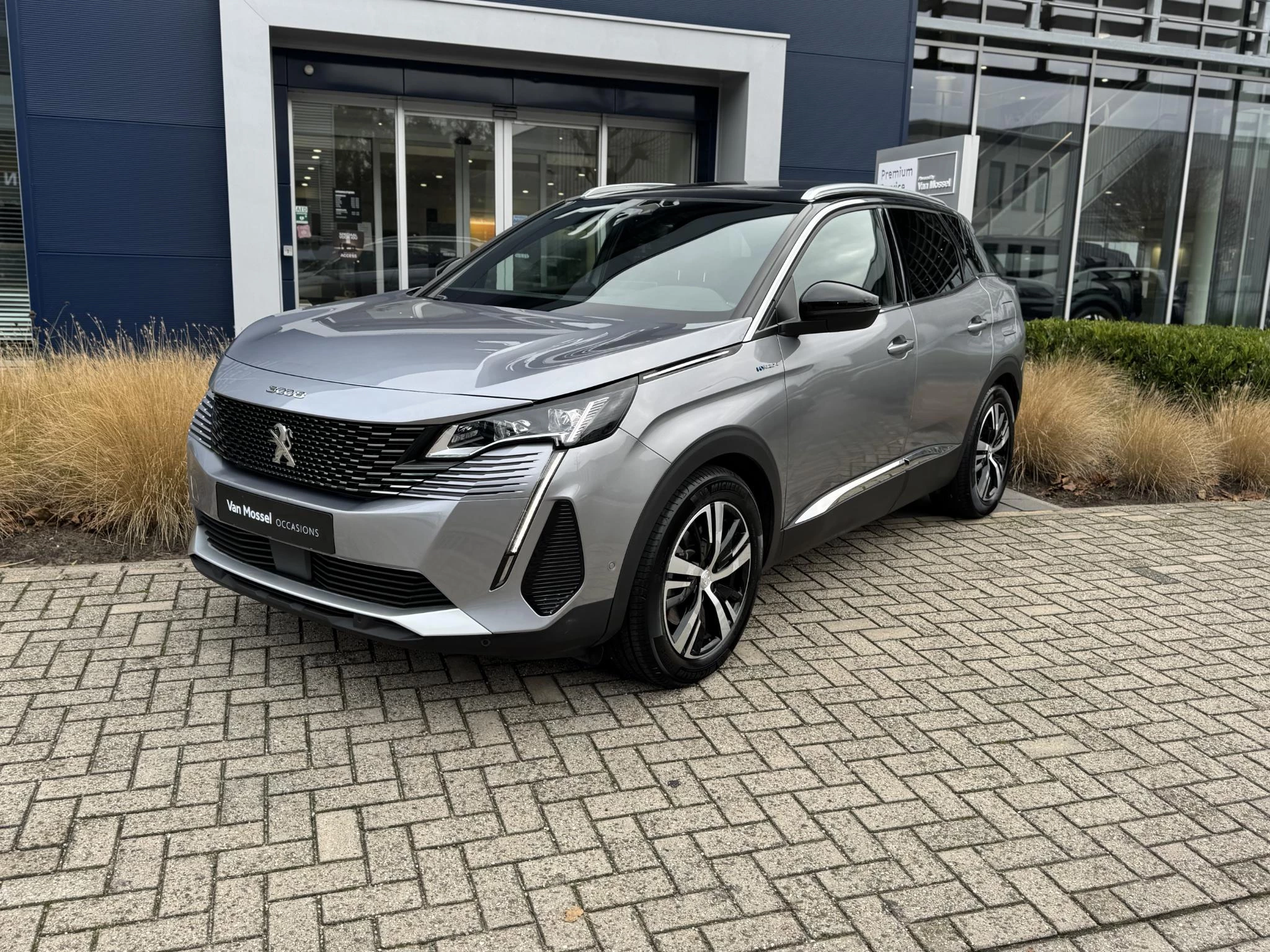 Peugeot 3008 met kenteken 13100 – autofoto 3