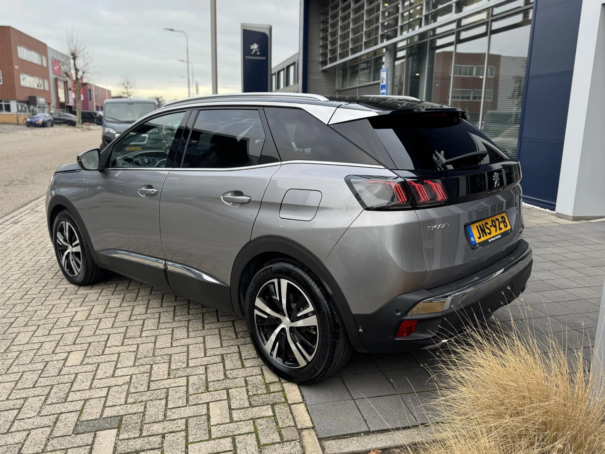 Peugeot 3008 met kenteken 13100 – autofoto 4