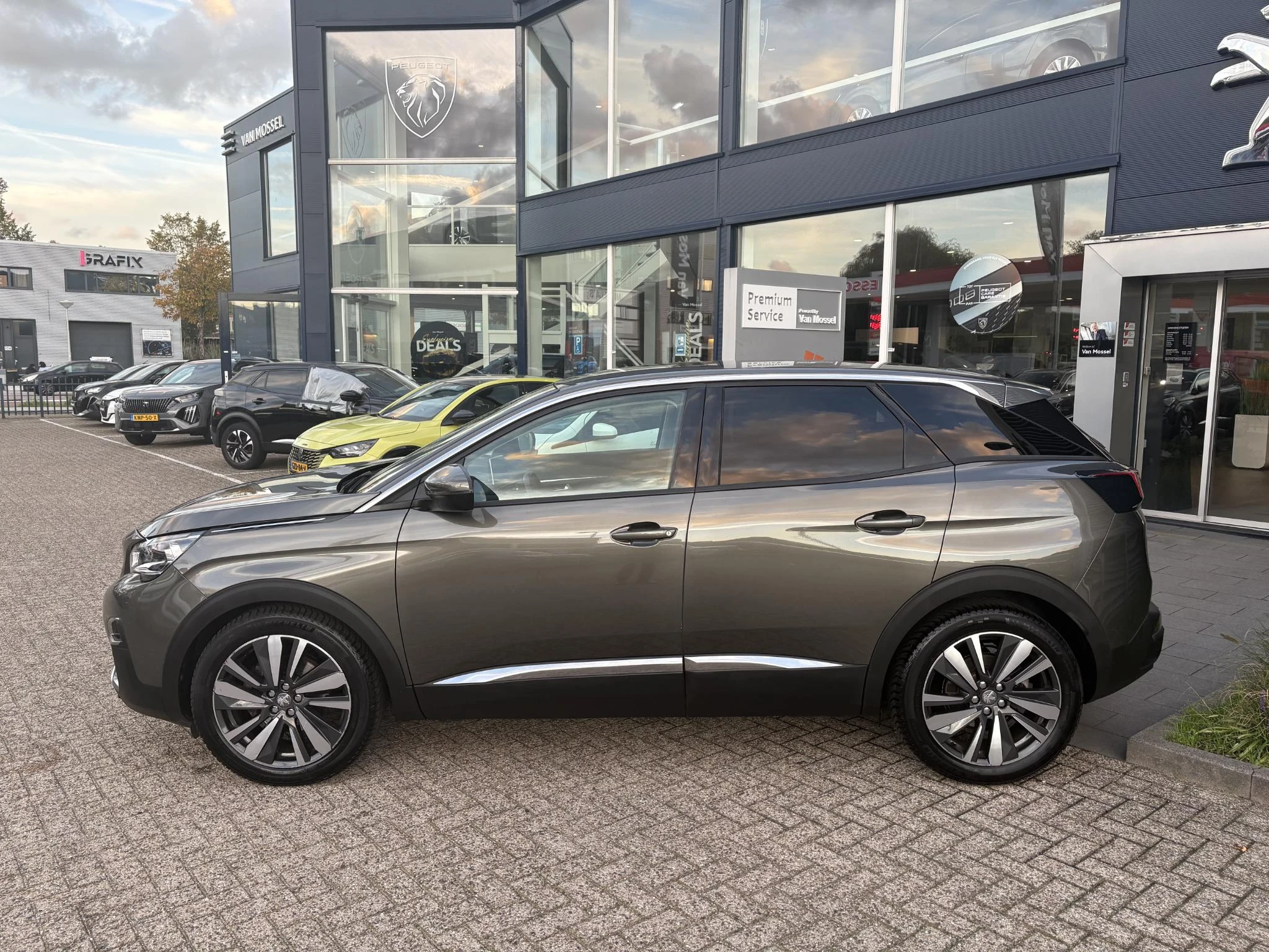 Peugeot 3008 met kenteken 61100 – autofoto 5