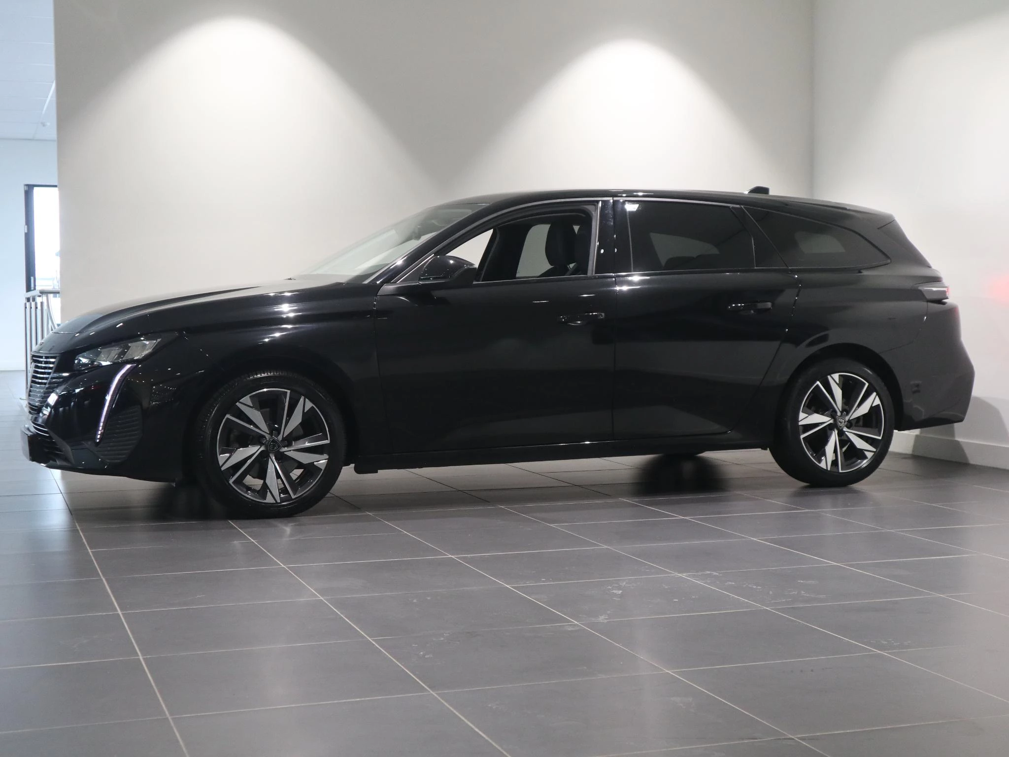 Peugeot 308 met kenteken P-079-RT – autofoto 5