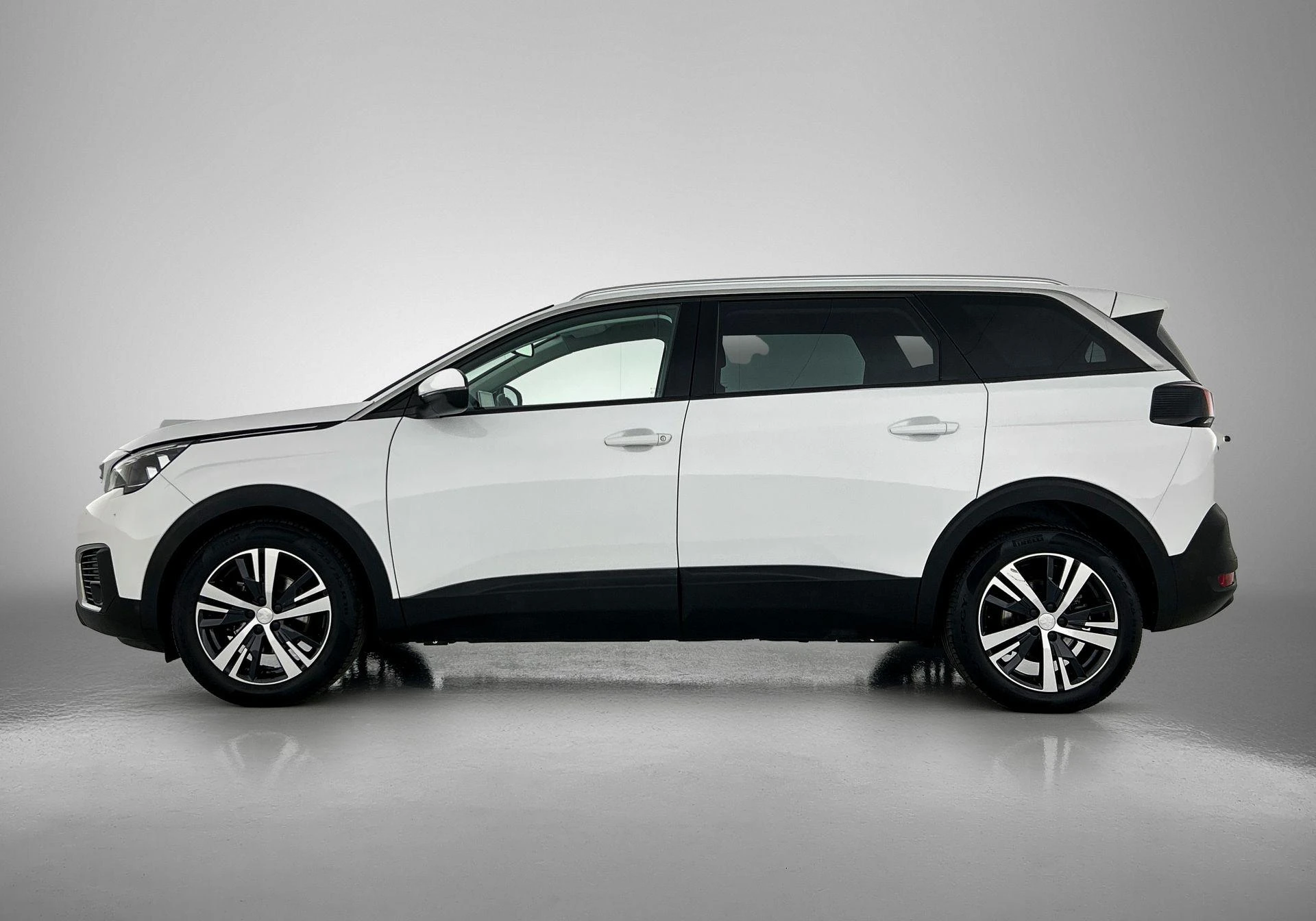 Peugeot 5008 met kenteken 51100 – autofoto 4