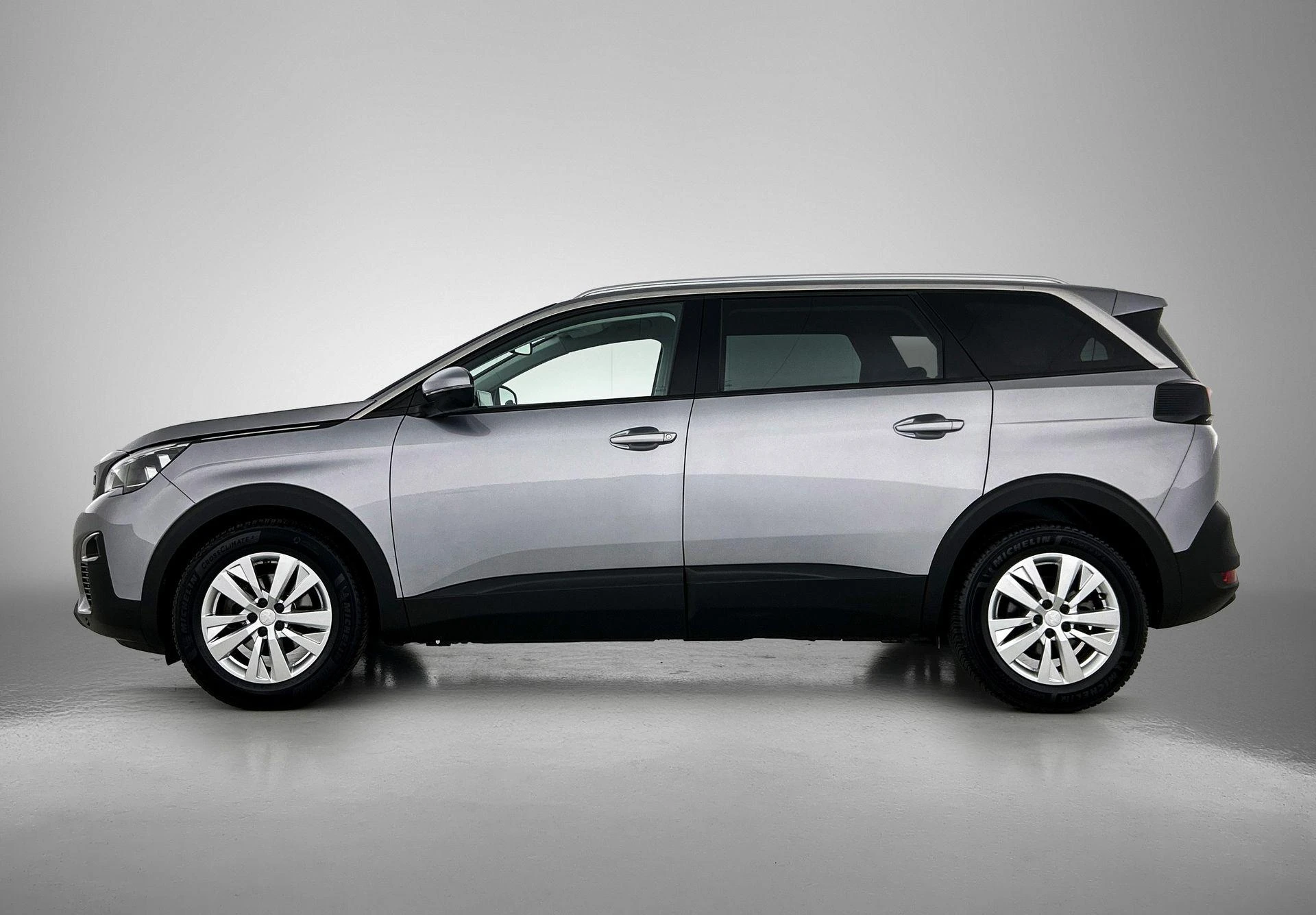 Peugeot 5008 met kenteken 61100 – autofoto 4