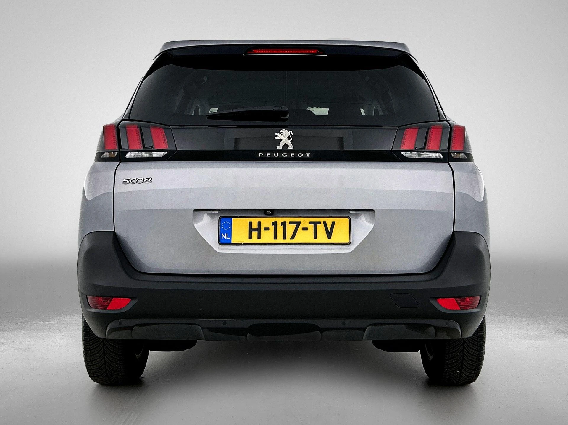 Peugeot 5008 met kenteken 61100 – autofoto 5