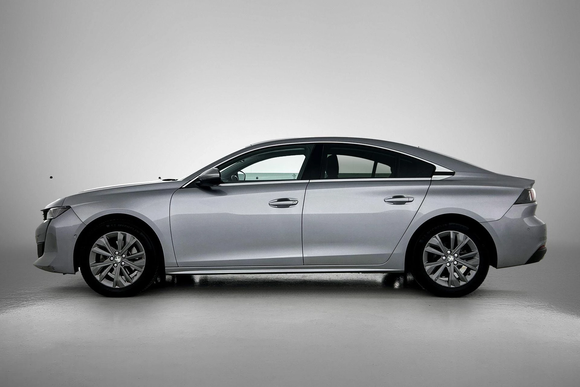 Peugeot 508 met kenteken 47100 – autofoto 4