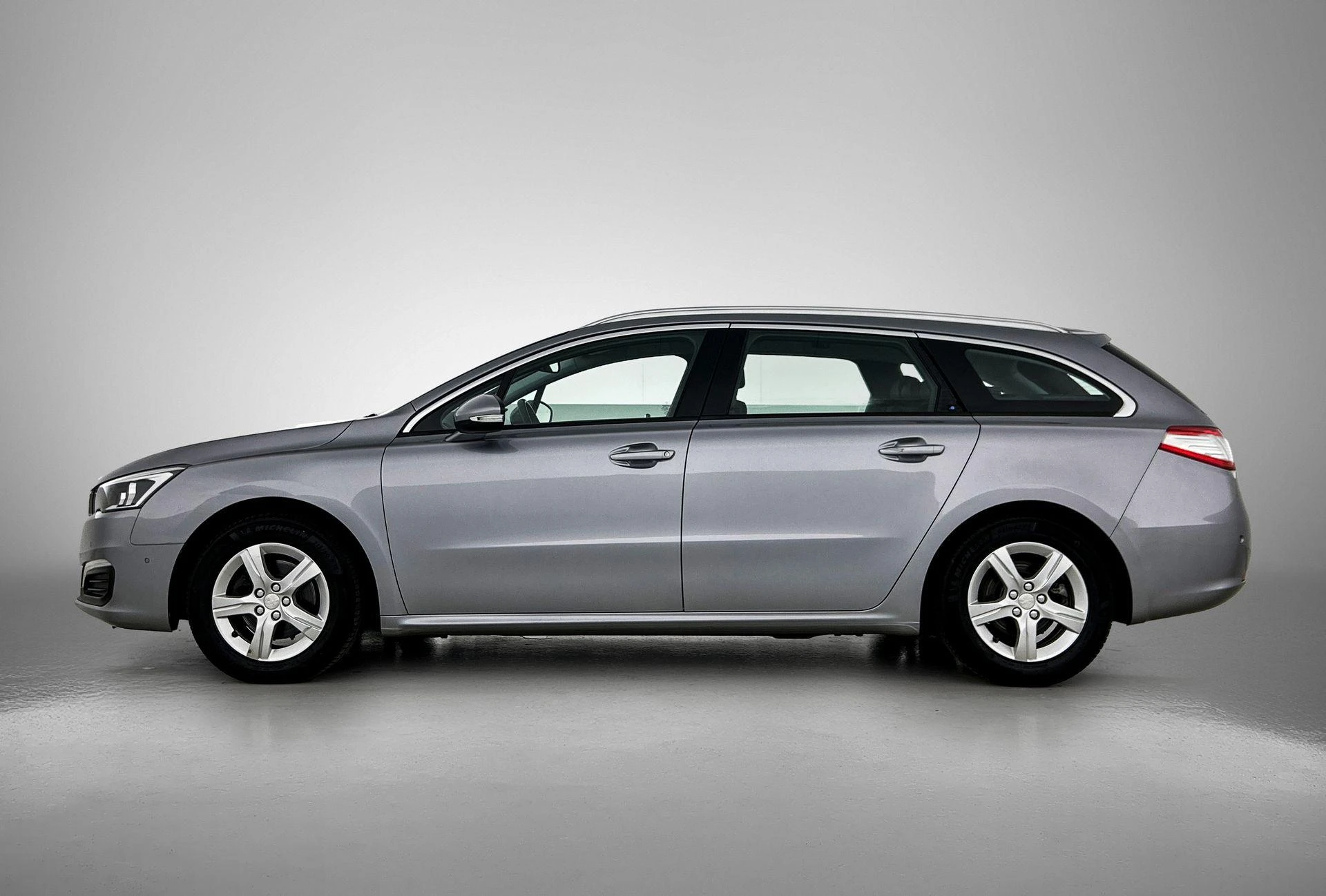 Peugeot 508 met kenteken 56100 – autofoto 3