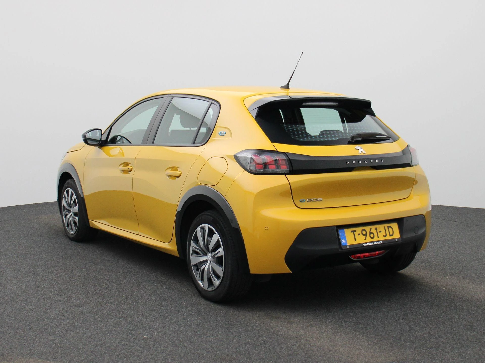 Peugeot E-208 – autofoto 3