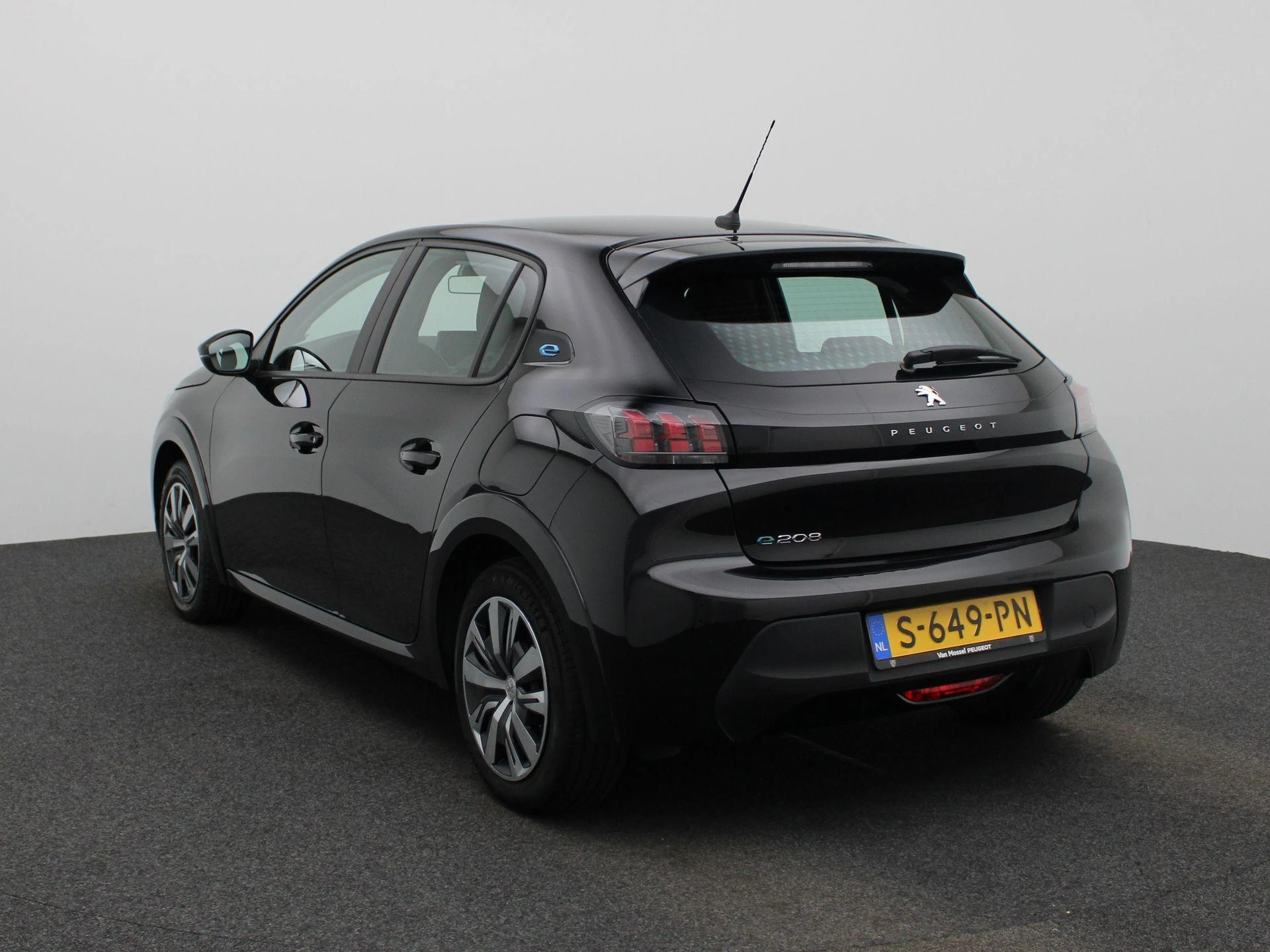 Peugeot E-208 – autofoto 3