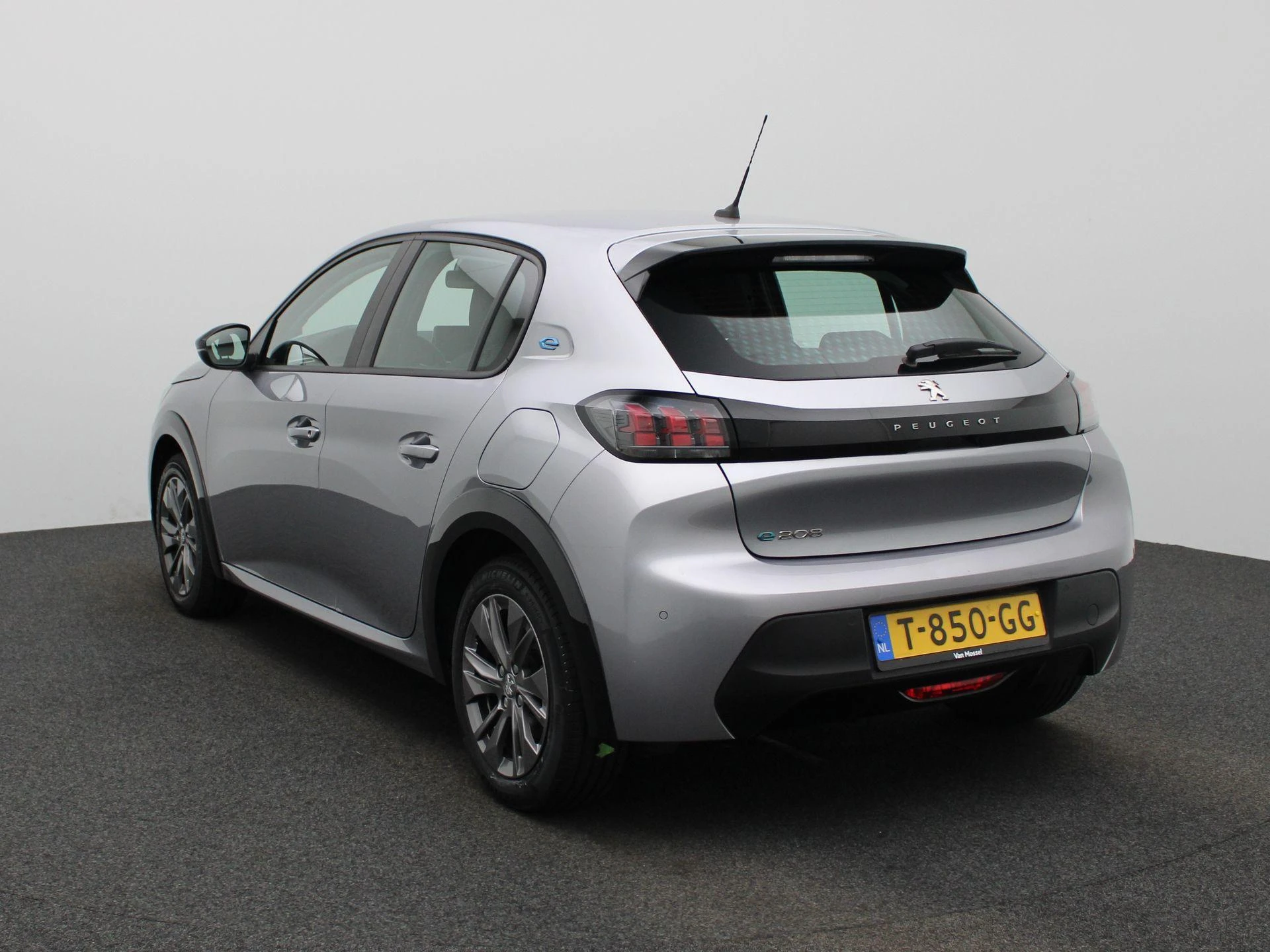 Peugeot E-208 – autofoto 3