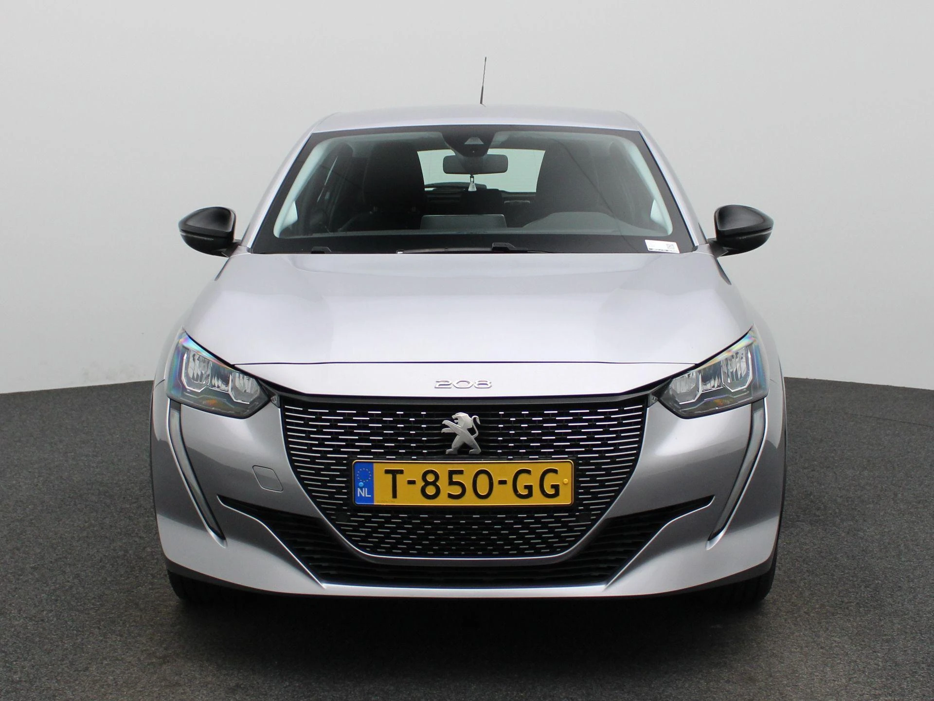 Peugeot E-208 – autofoto 4