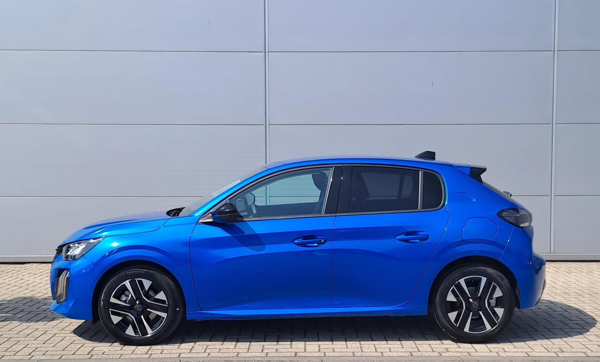 Peugeot E-208 – autofoto 4