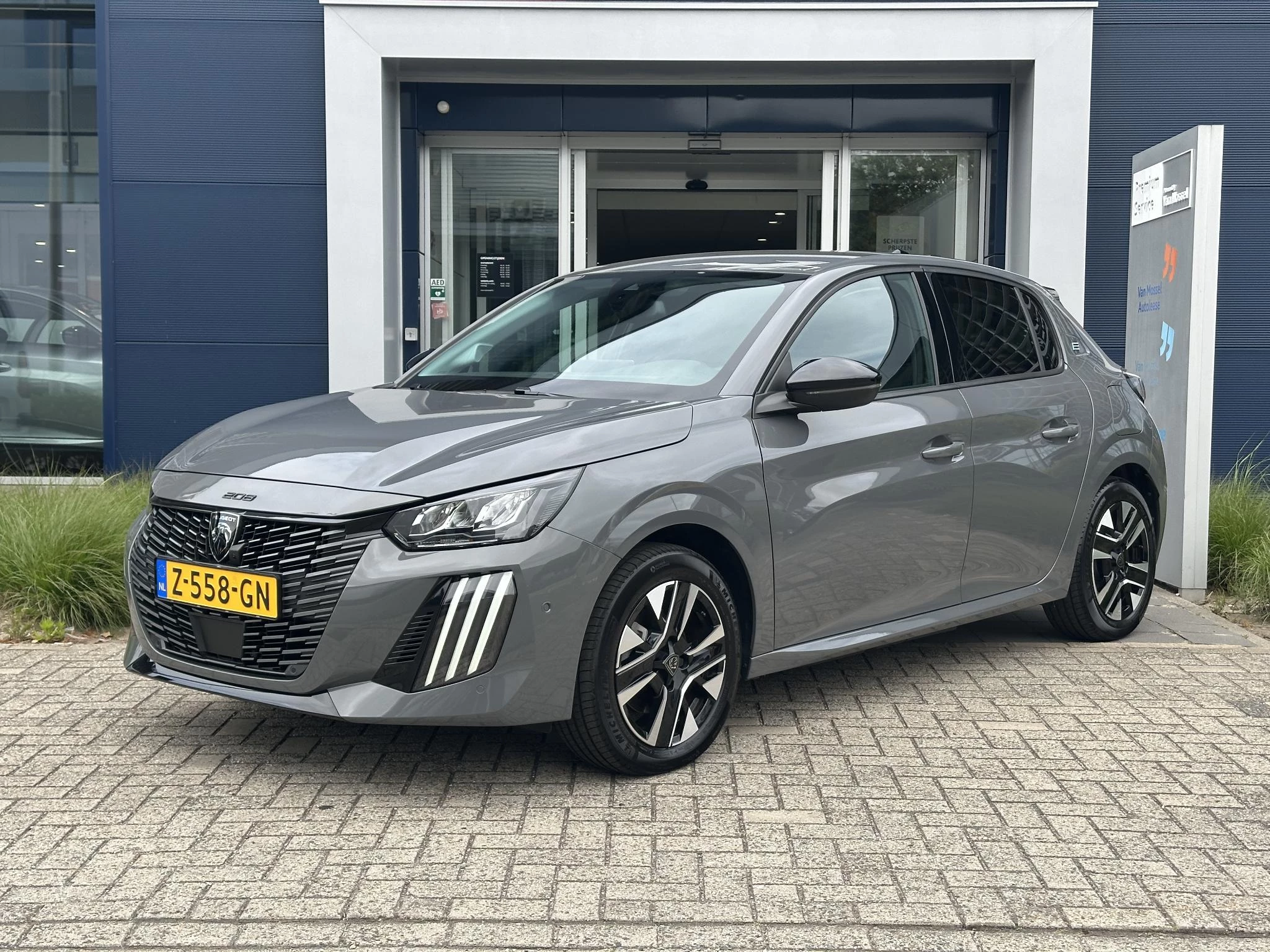 Peugeot E-208 – autofoto 4