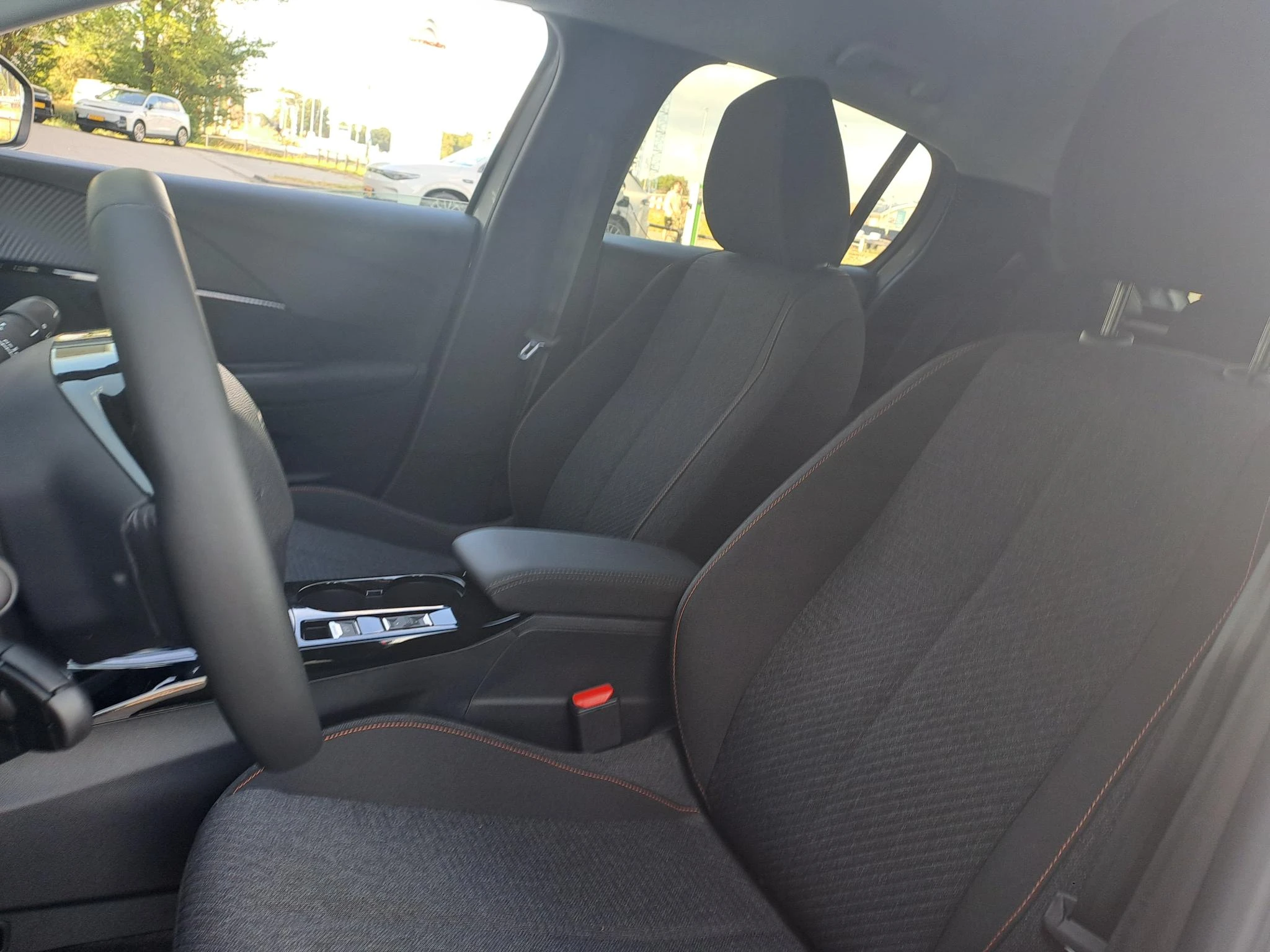 Peugeot E-208 – autofoto 4