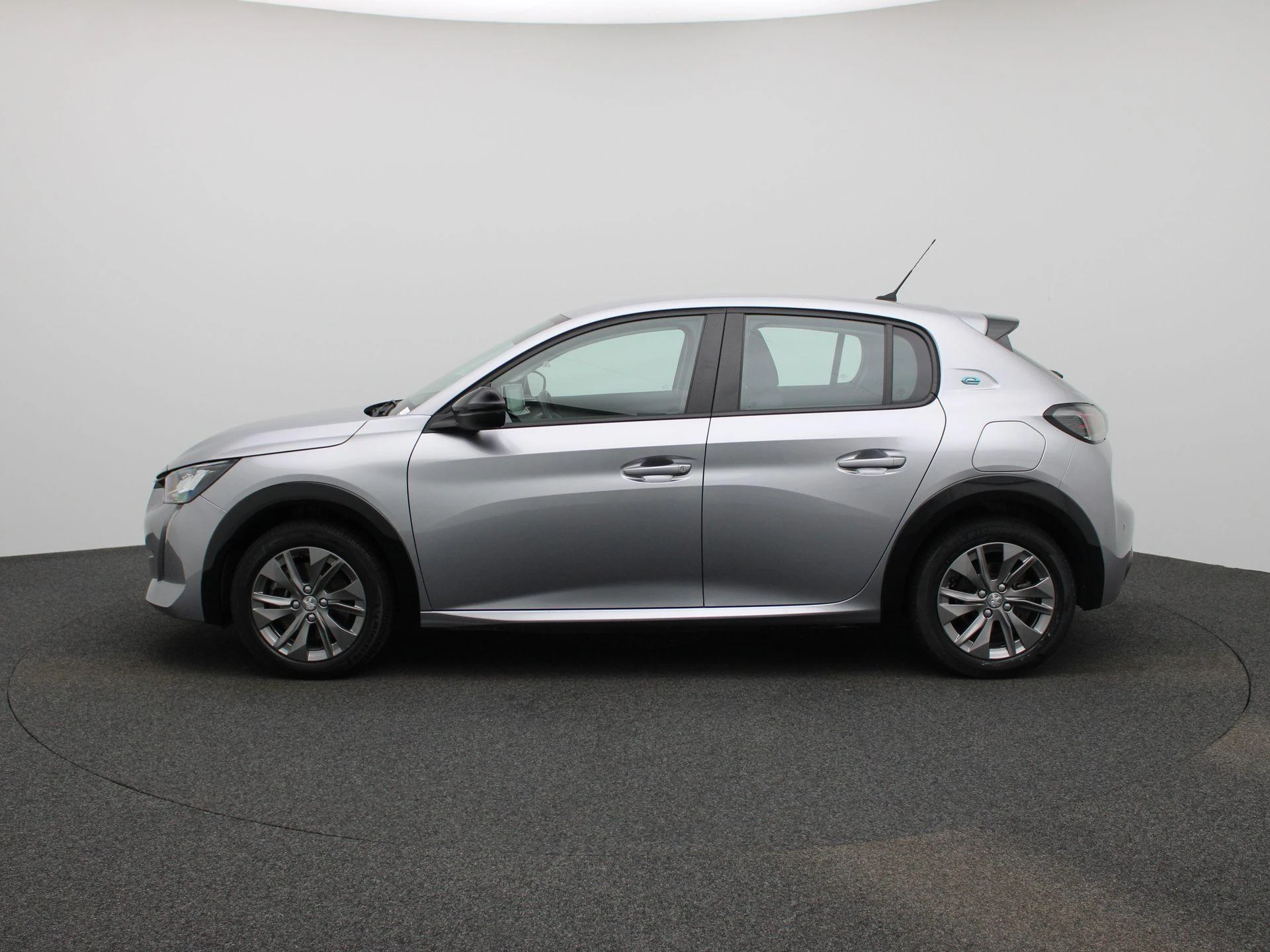 Peugeot E-208 – autofoto 5