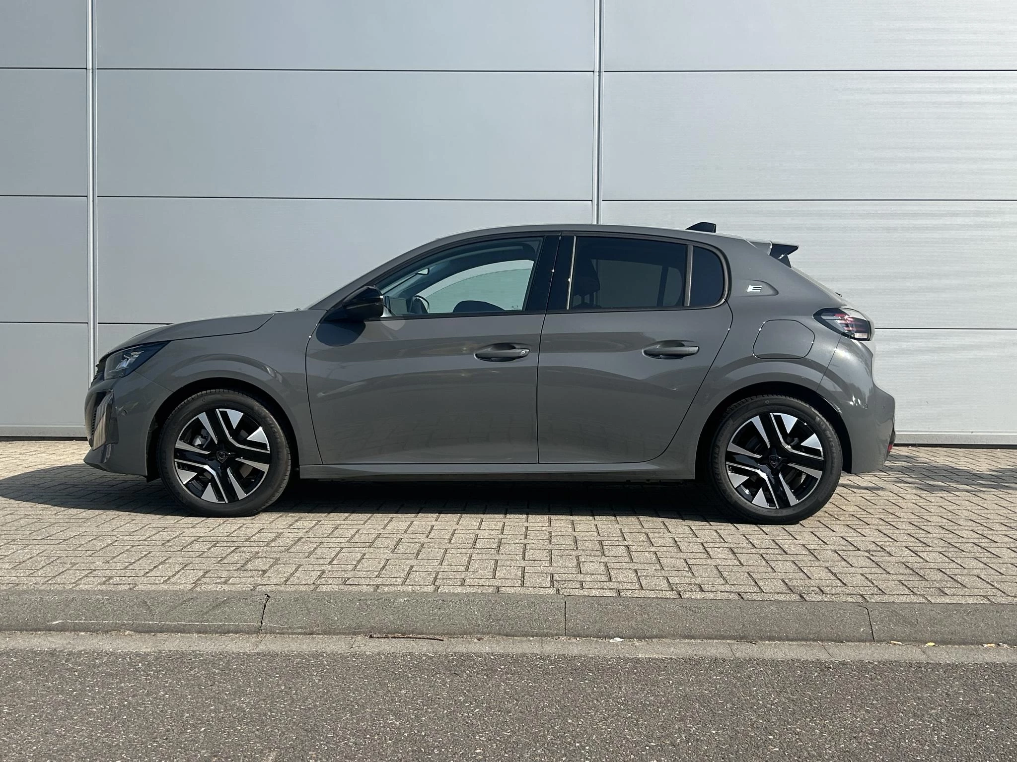 Peugeot E-208 – autofoto 5