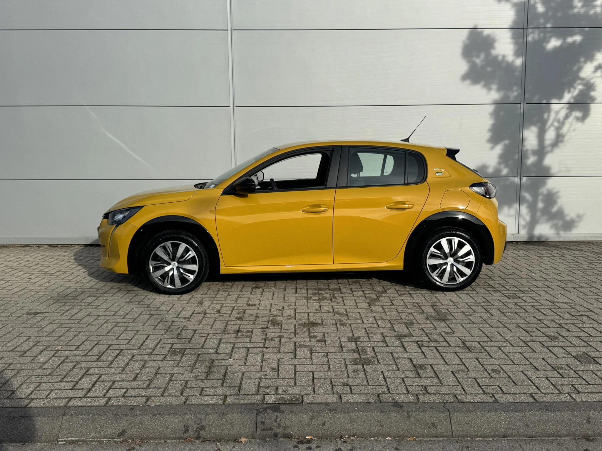 Peugeot E-208 – autofoto 5