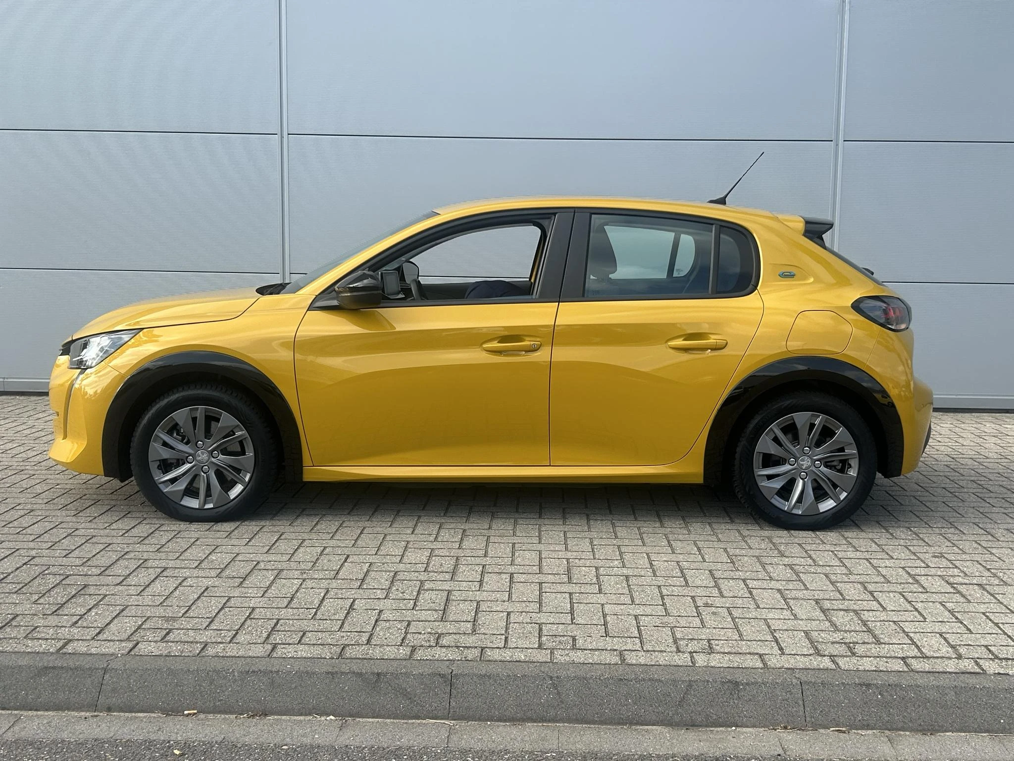 Peugeot E-208 – autofoto 5