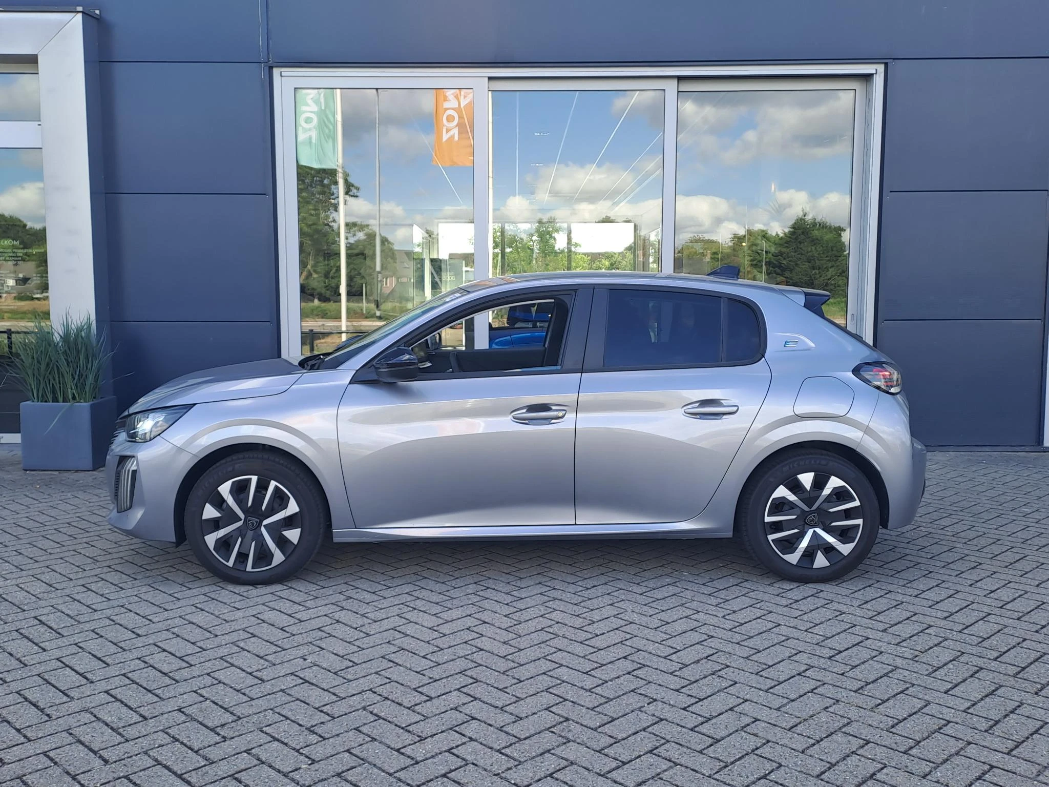 Peugeot E-208 – autofoto 5